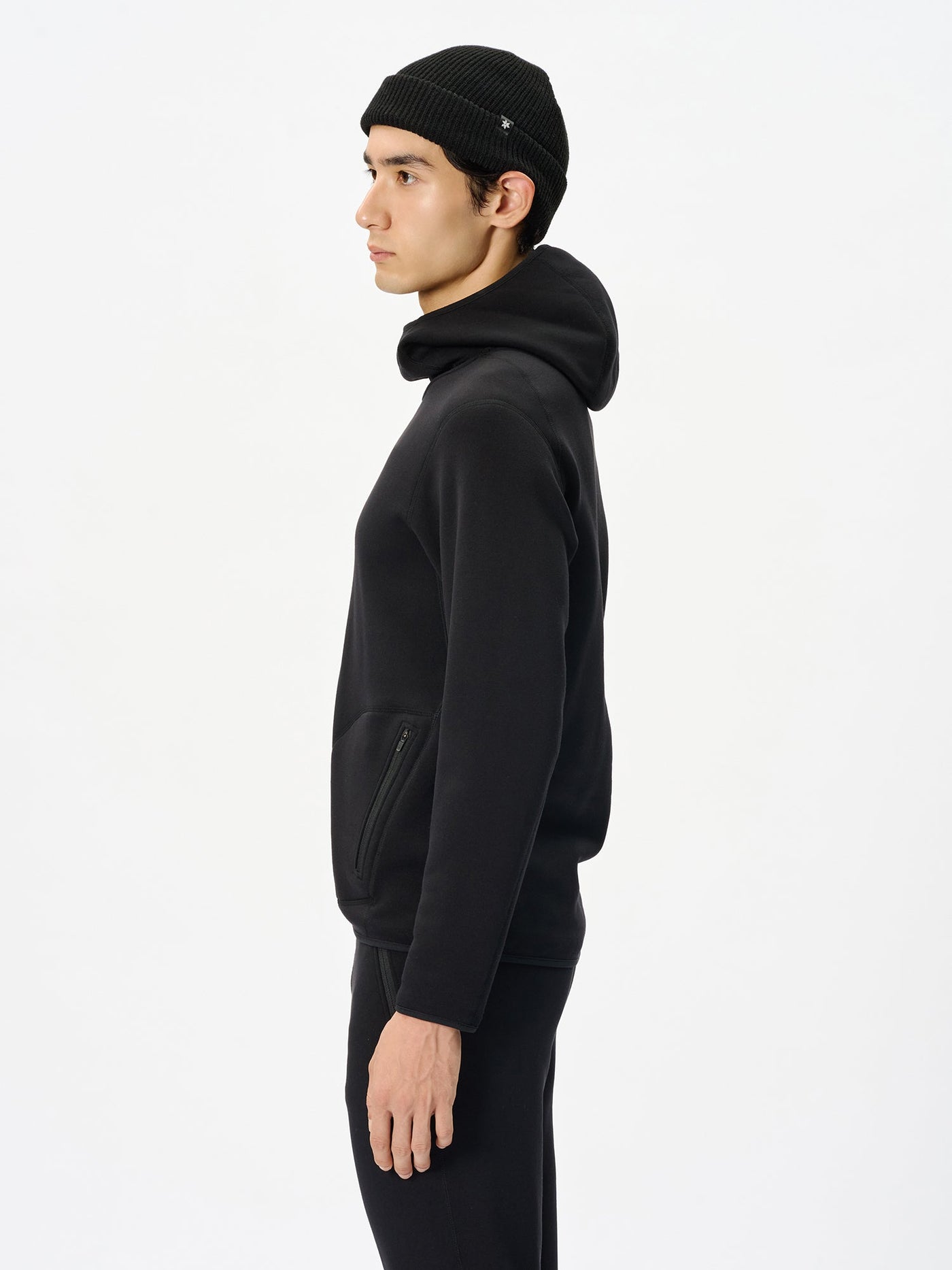 Model: Height 187cm / 6'1" | Wearing: BLACK / 3