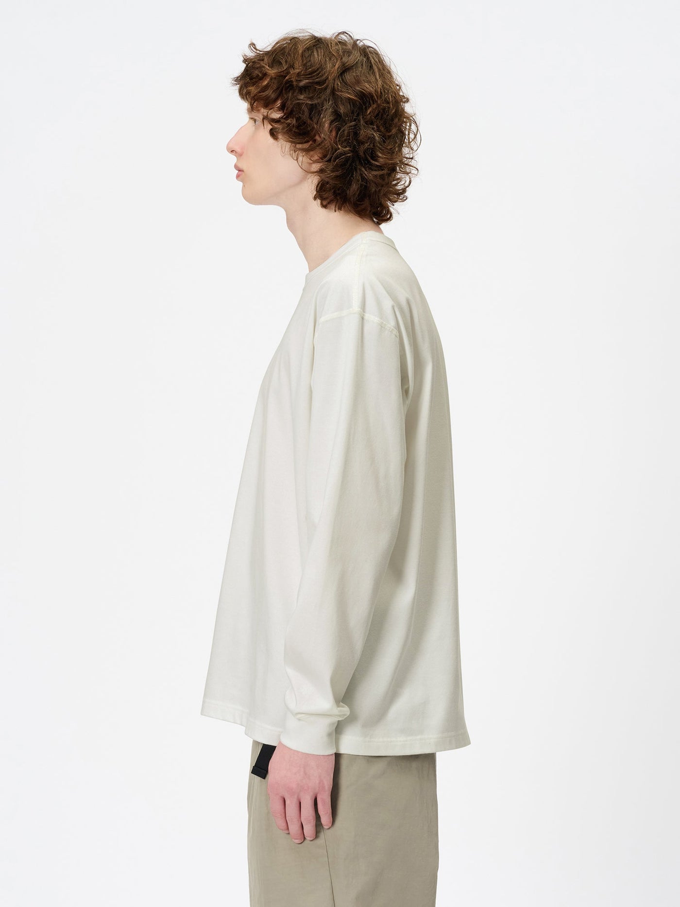 Model: Height 185cm / 6'0" | Wearing: WHITE / 3