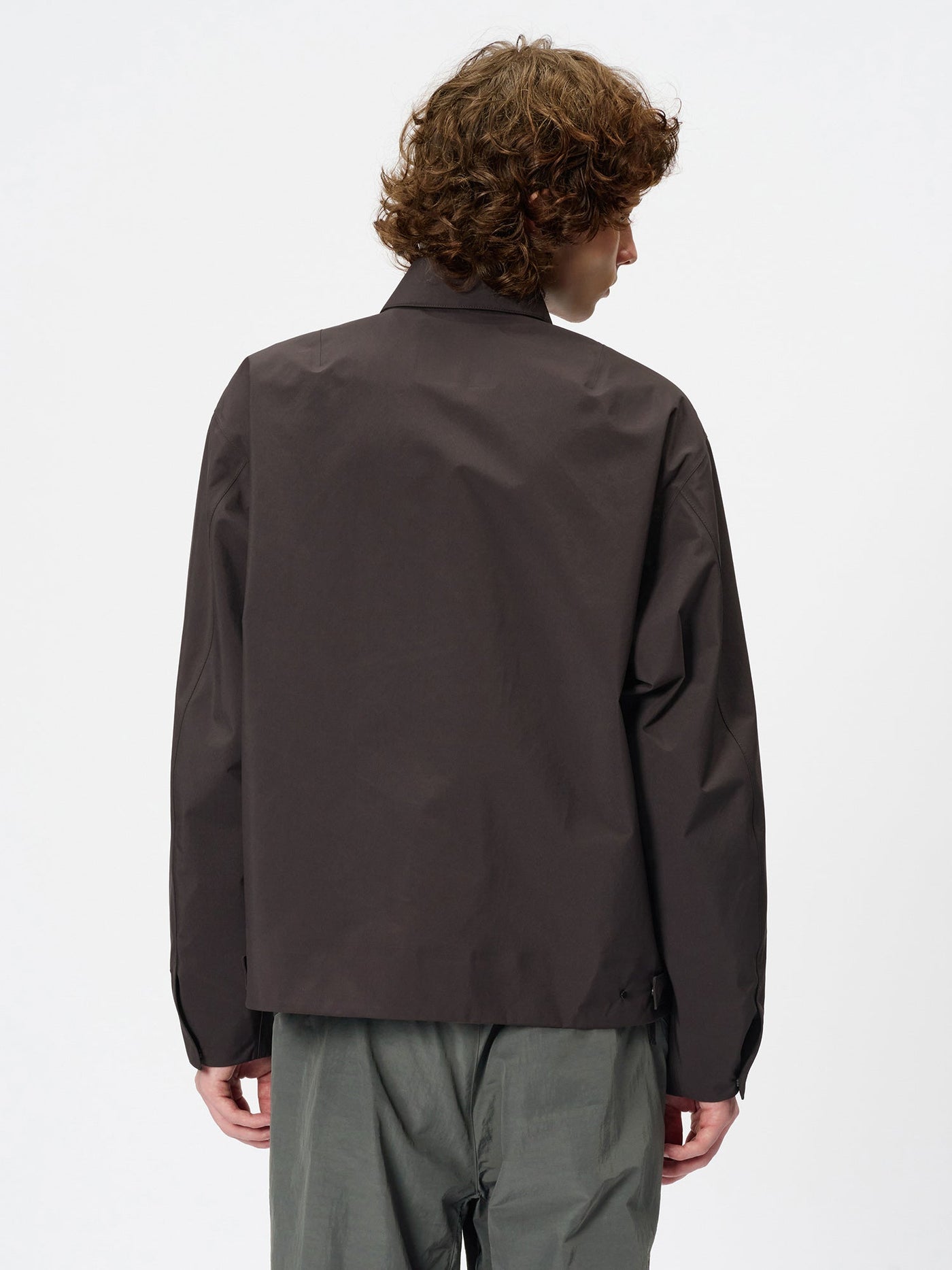 Model: Height 185cm / 6'0" | Wearing: DEEP BROWN / 3
