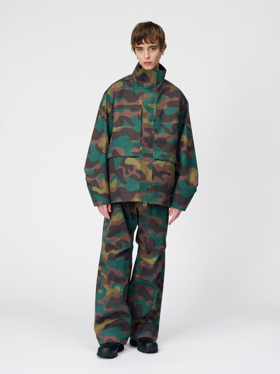 Model: Height 6'0" | Wearing: GREEN CAMOUFLAGE / 4