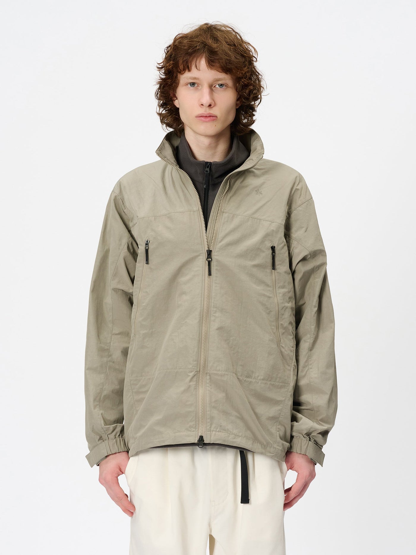 Model: Height 185cm / 6'0" | Wearing: GRAYISH SAND / 3