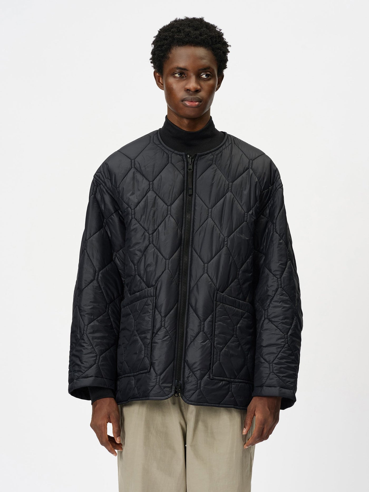 Model: Height 187cm / 6'1" | Wearing: BLACK / 3