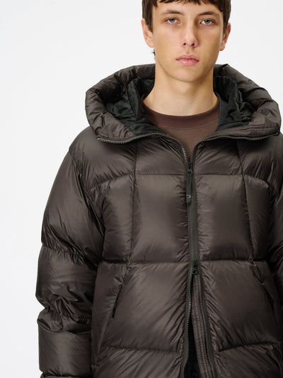 Model: Height 186cm / 6'1" | Wearing: DEEP BROWN / 3