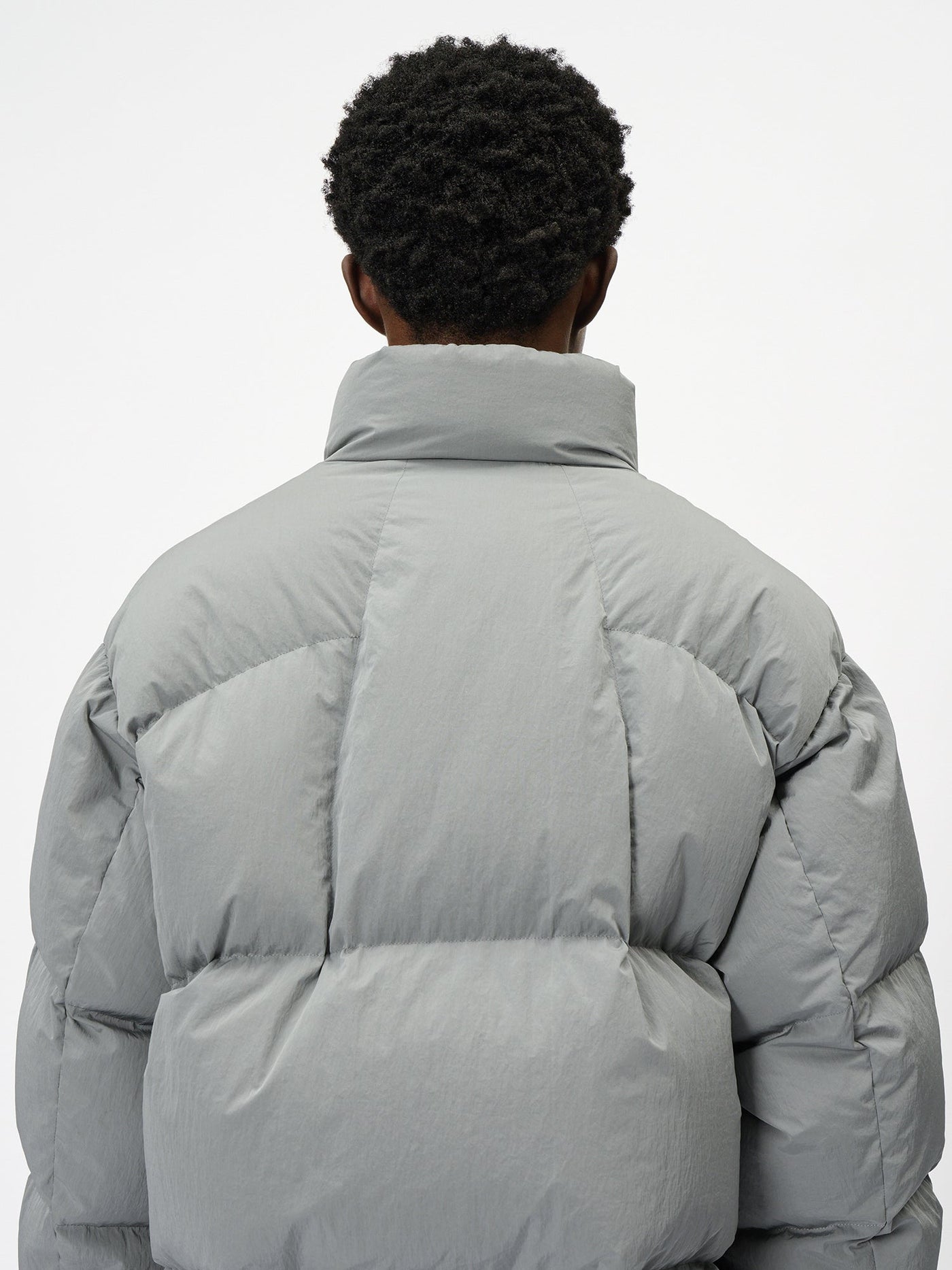 Model: Height 187cm / 6'1" | Wearing: METALLIC GRAY / 3