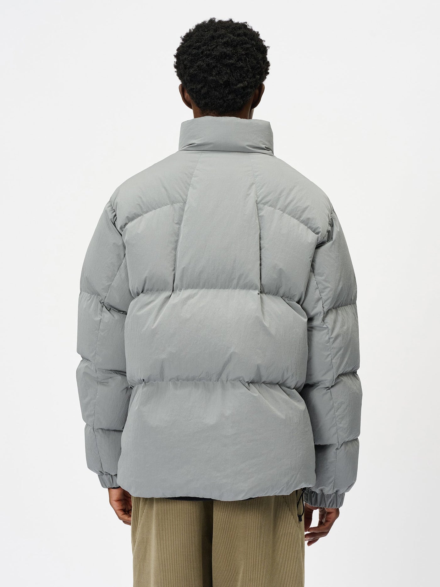 Model: Height 187cm / 6'1" | Wearing: METALLIC GRAY / 3