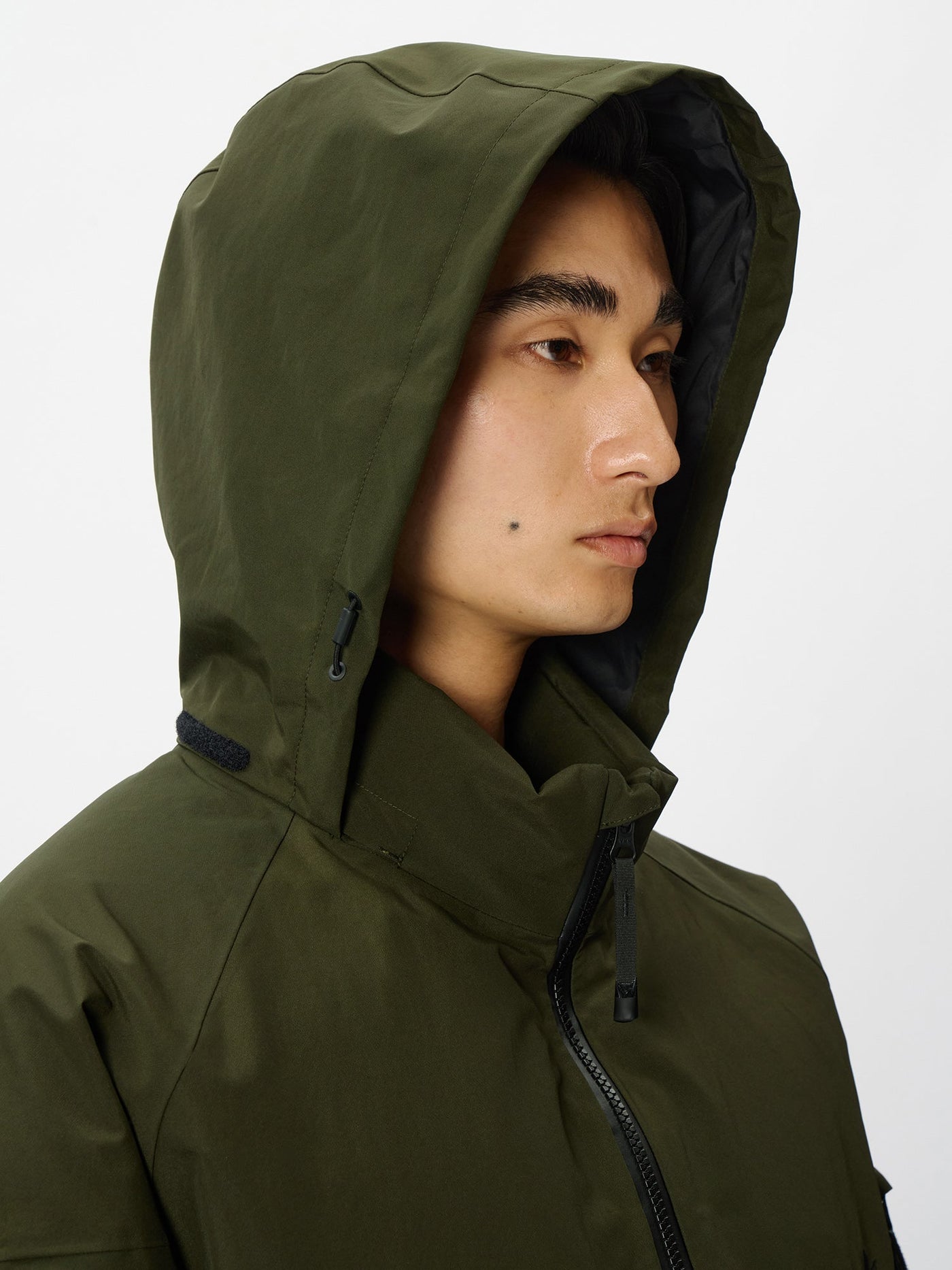 Model: Height 186cm / 6'1" | Wearing: KHAKI / 3