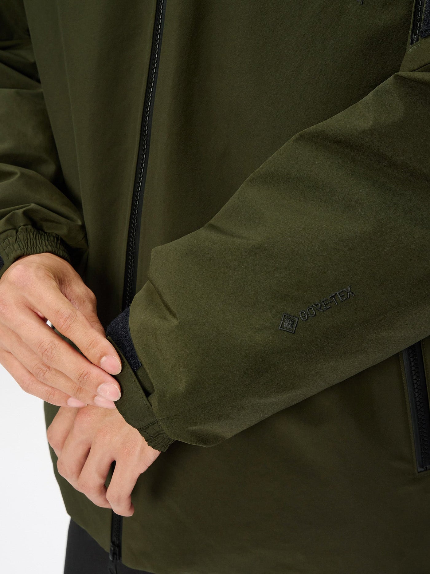 Model: Height 186cm / 6'1" | Wearing: KHAKI / 3