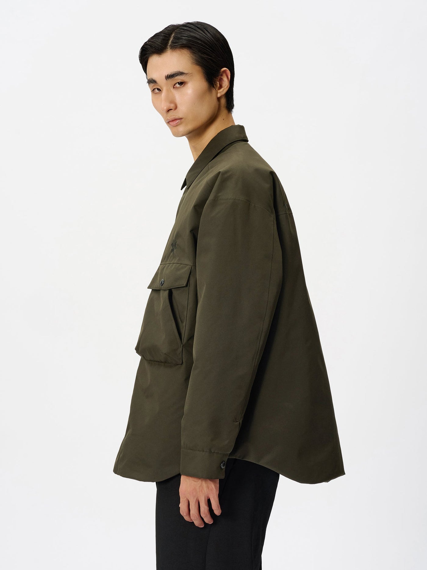 Model: Height 186cm / 6'1" | Wearing: KHAKI / 3