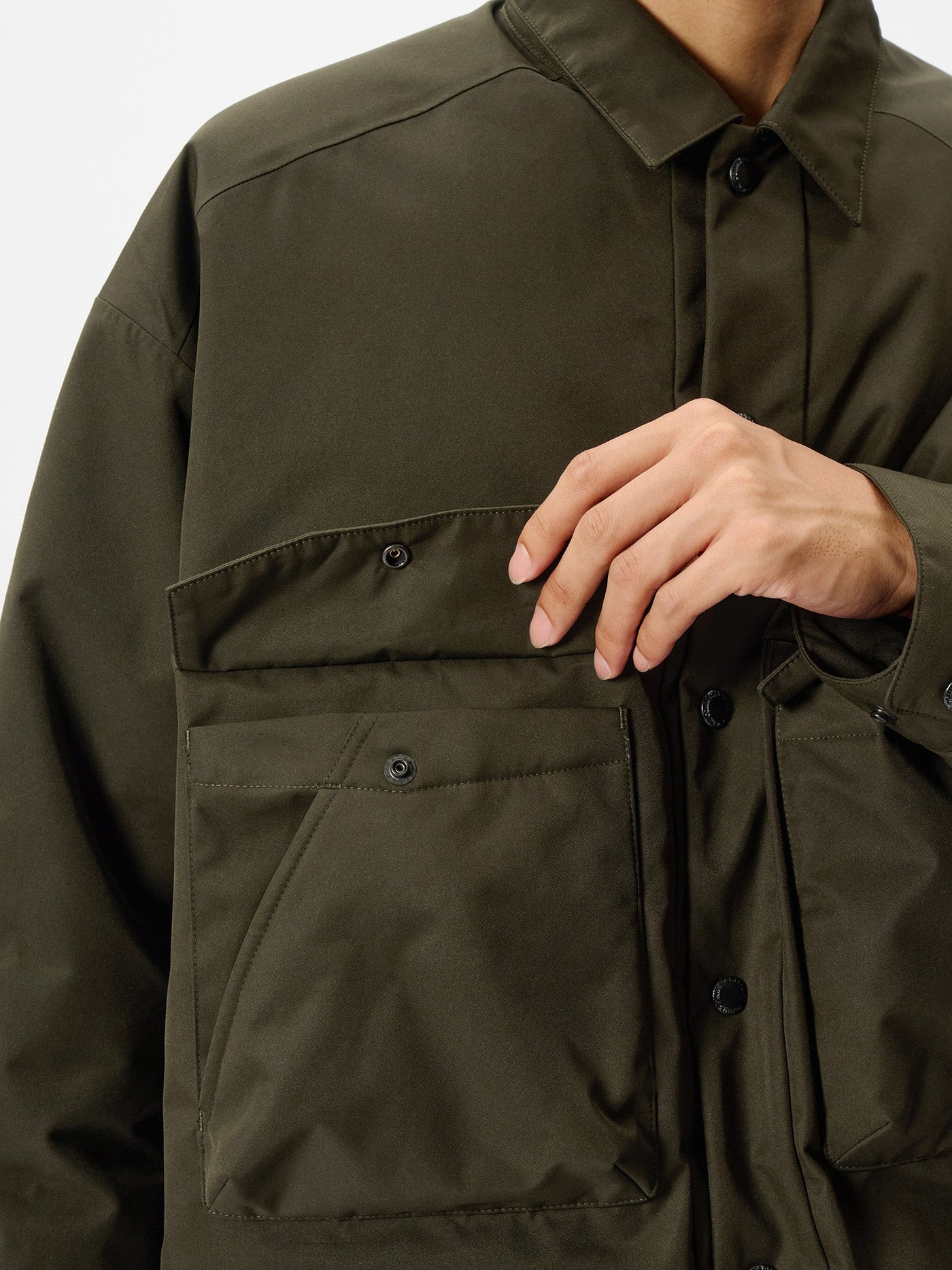 Model: Height 186cm / 6'1" | Wearing: KHAKI / 3