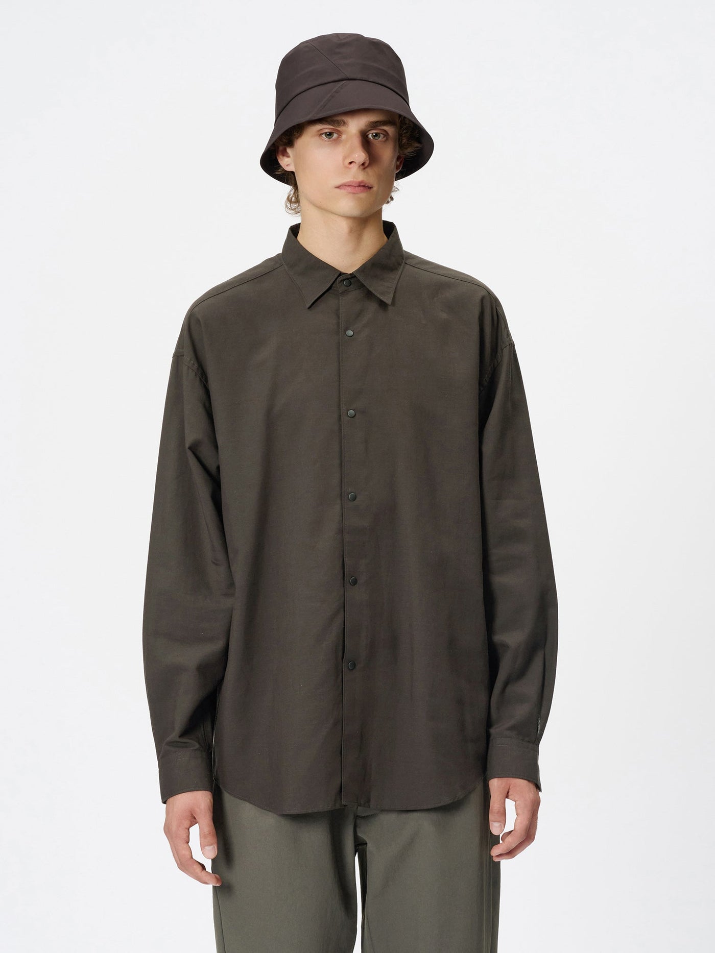 Model: Height 185cm / 6'0" | Wearing: JET BROWN / 3