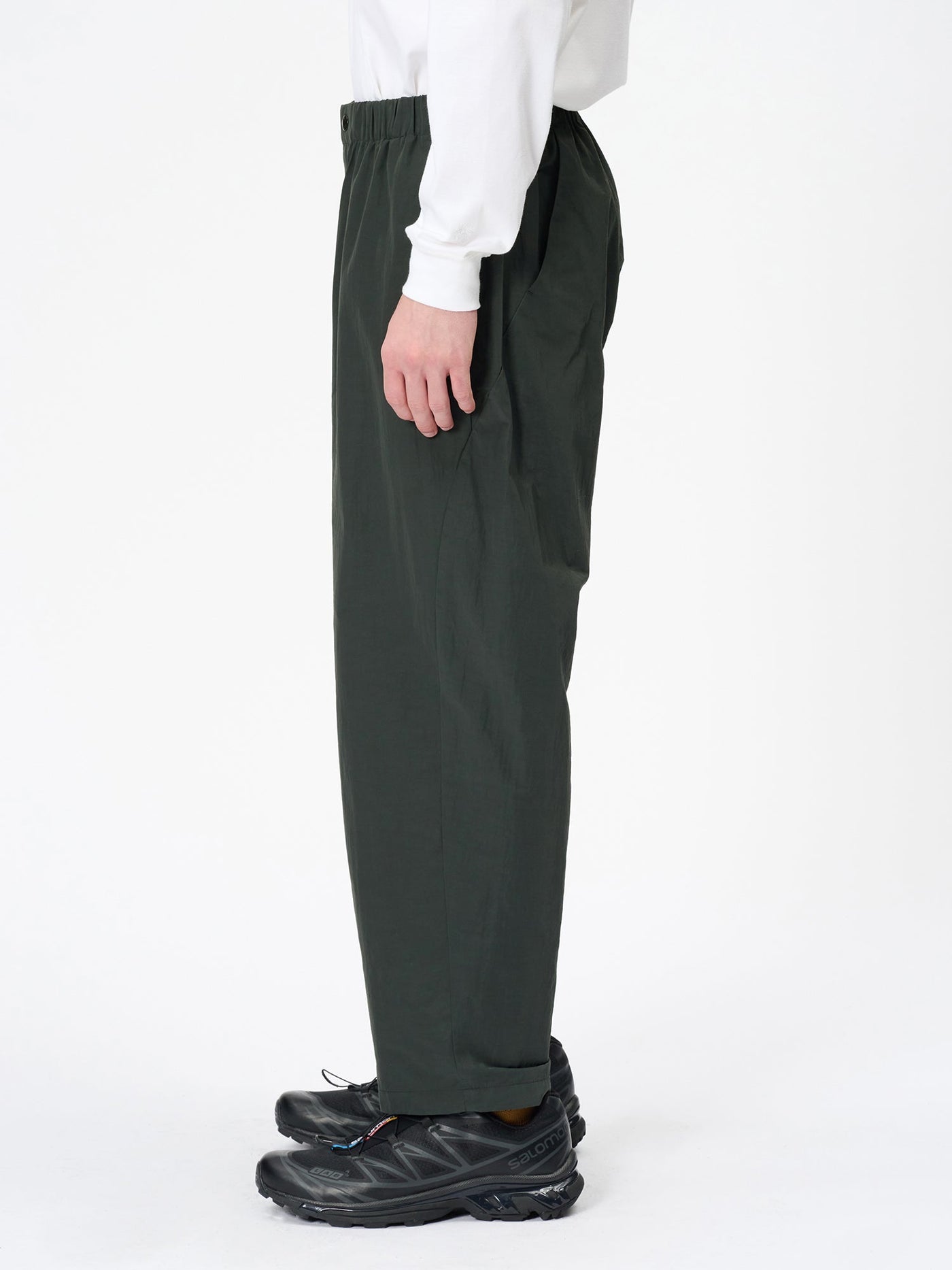 Model: Height 185cm / 6'0" | Wearing: DEEP CHARCOAL / 3
