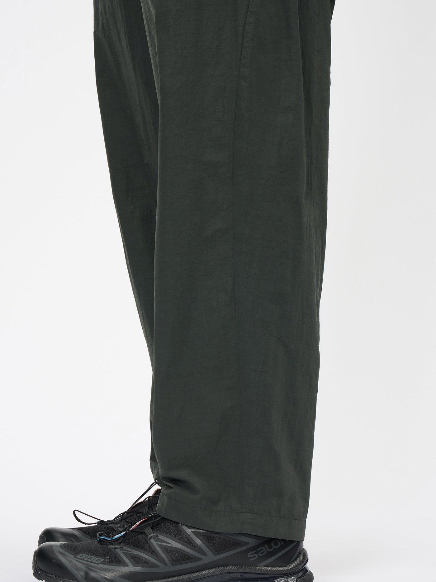 Model: Height 185cm / 6'0" | Wearing: DEEP CHARCOAL / 3