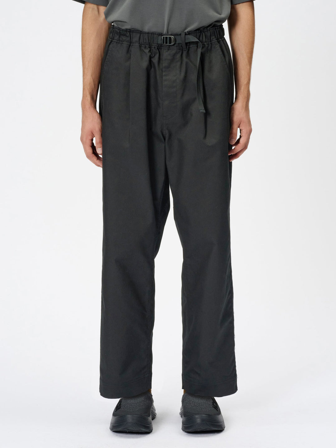 パンツ GOLDEN  Women Straight Pants GWP00877P000521 80203 Blac Women's black joggers with white stars on the sides
