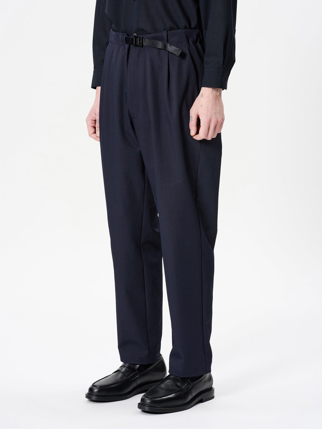 One Tuck Tapered Stretch Pants – Goldwin America