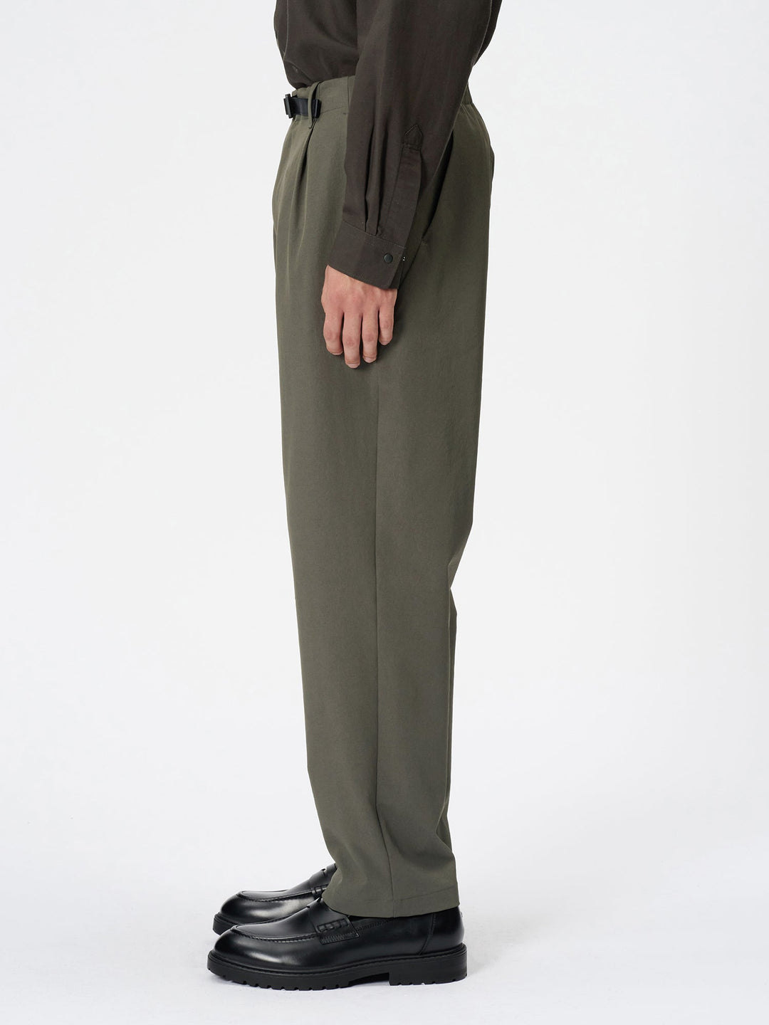 One Tuck Tapered Stretch Pants – Goldwin America