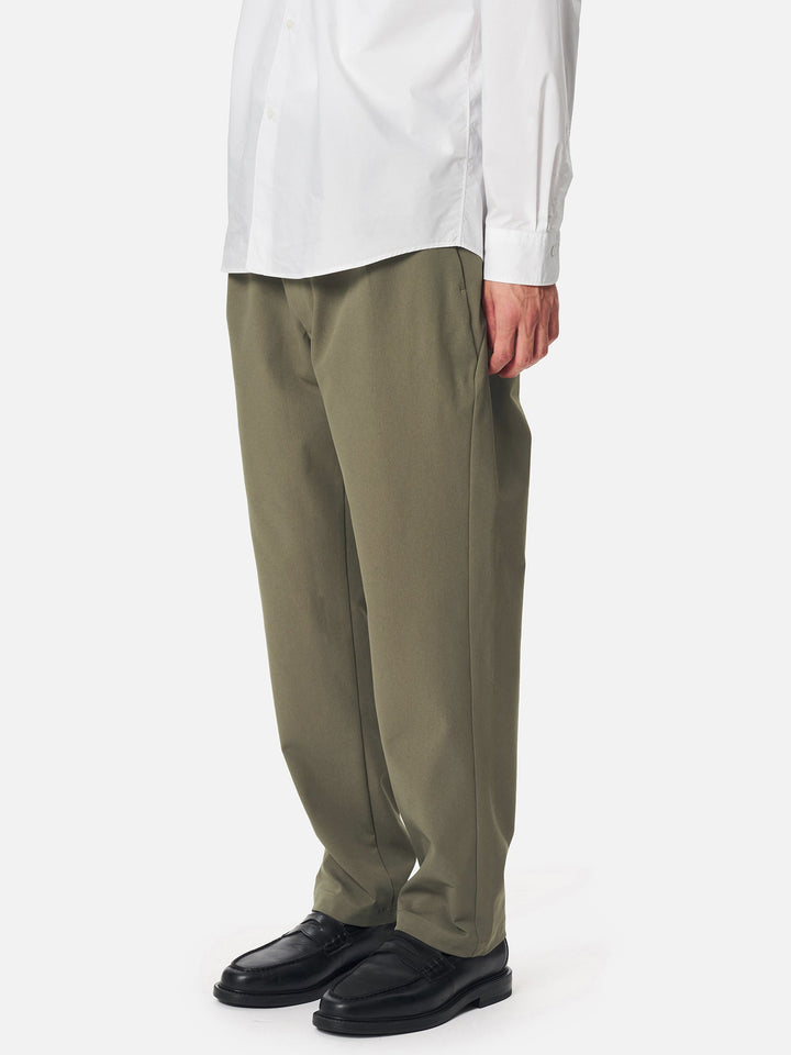 One Tuck Tapered Stretch Pants – Goldwin America