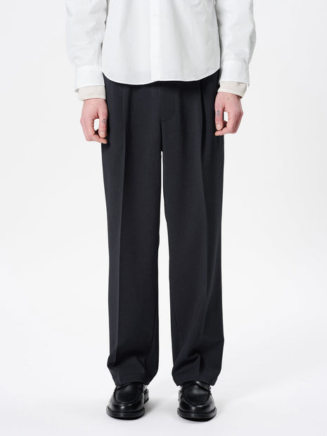 One Tuck Straight Pants – Goldwin America