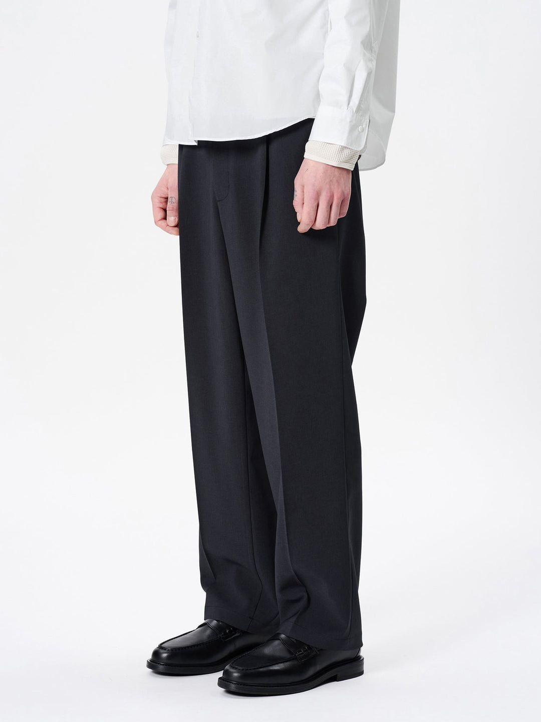 【ミルク】1tuck straight pants lapiis One Tuck Straight Pants – Goldwin America