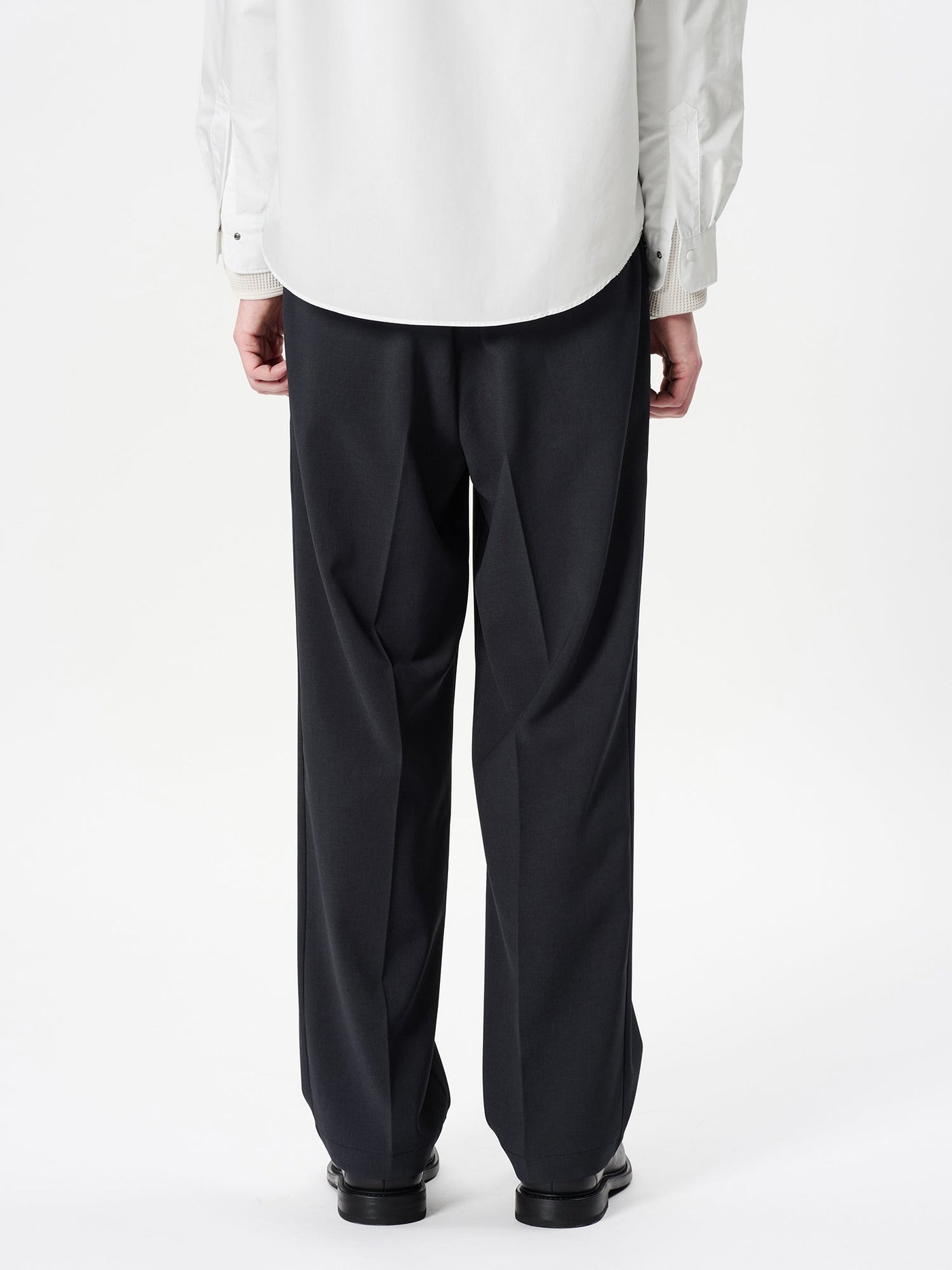 One Tuck Straight Pants – Goldwin America