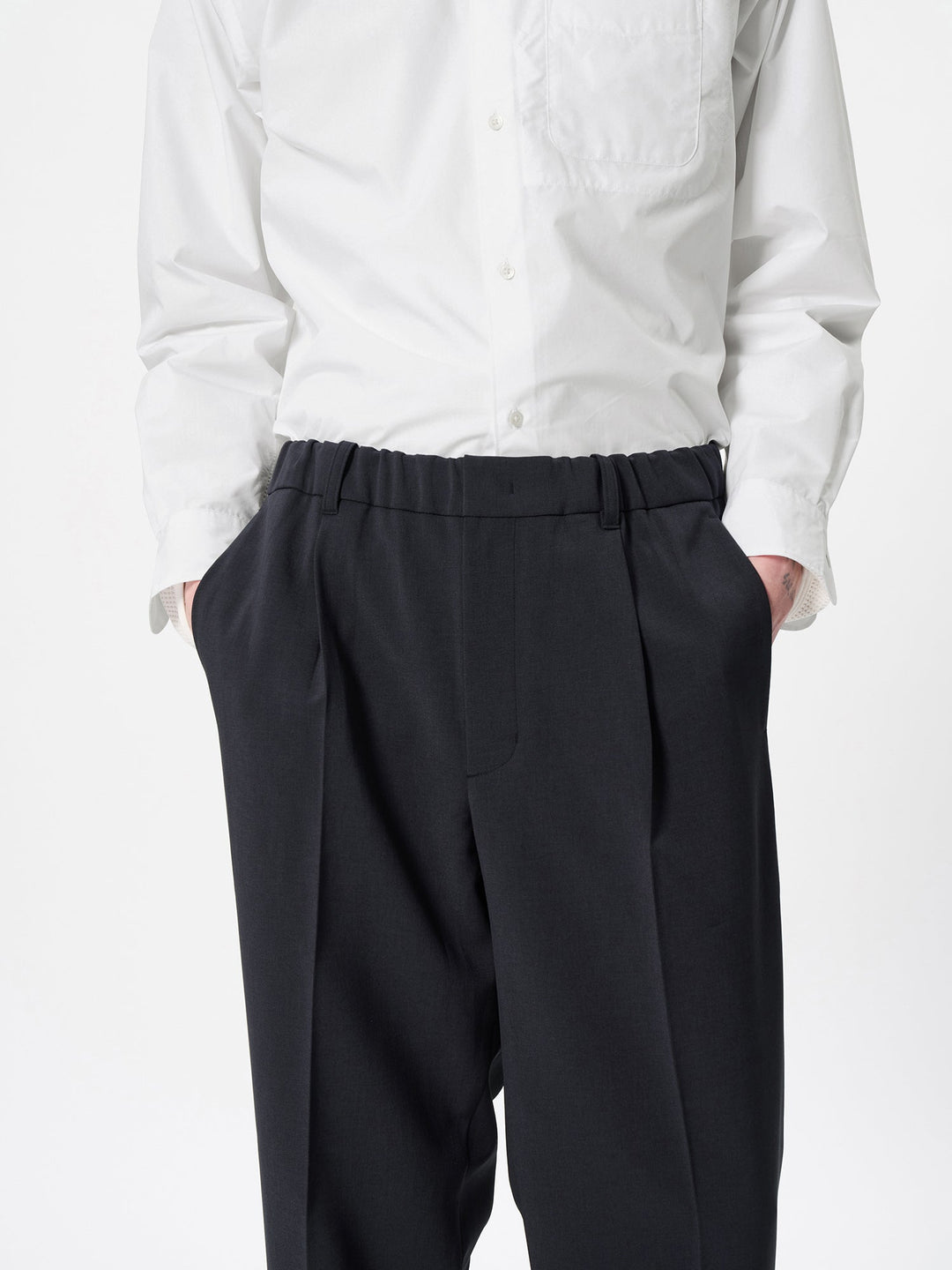 【BLACK】ONE TUCK TROUSERS One Tuck Tapered Stretch Pants in Black ~ Windthrow