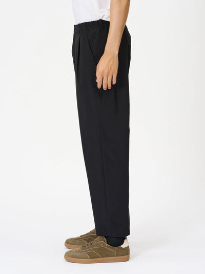 Model: Height 186cm / 6'1" | Wearing: BLACK / 3