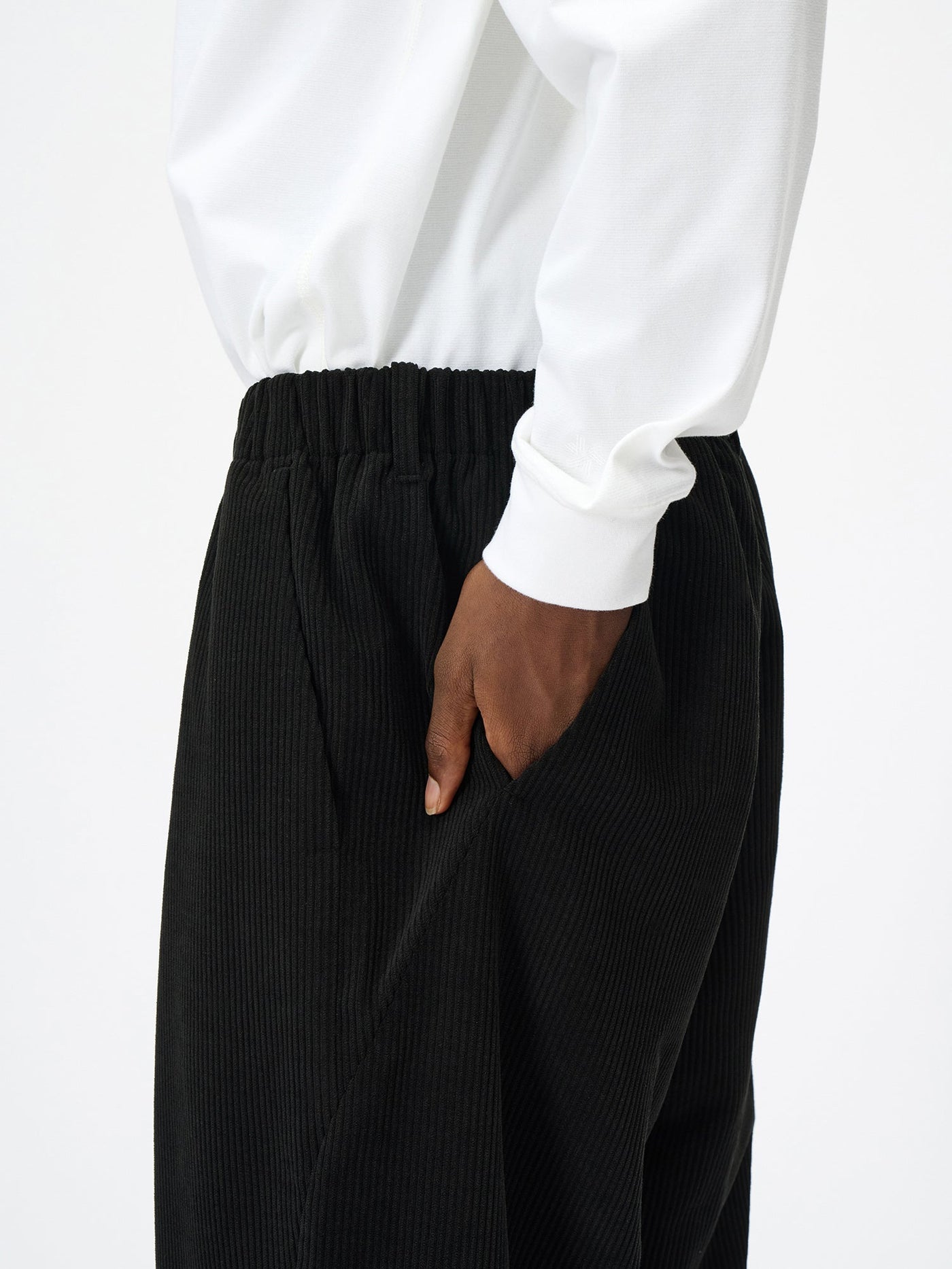 Model: Height 187cm / 6'1" | Wearing: BLACK / 3