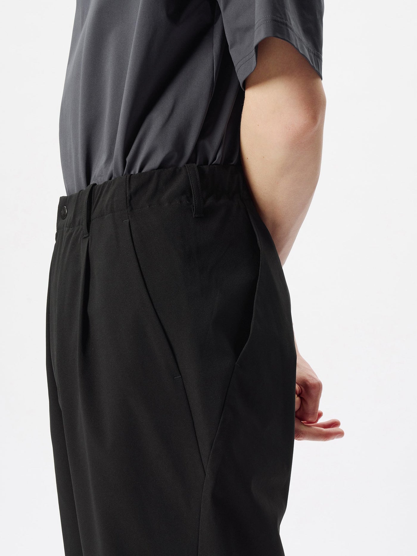 One Tuck Tapered Light Pants – Goldwin America