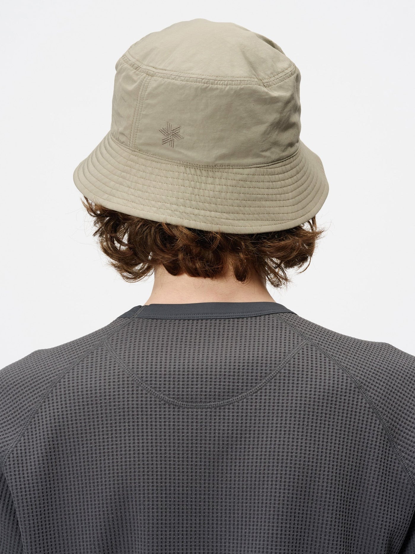 Model: Height 185cm / 6'0" | Wearing: GRAYISH SAND / F