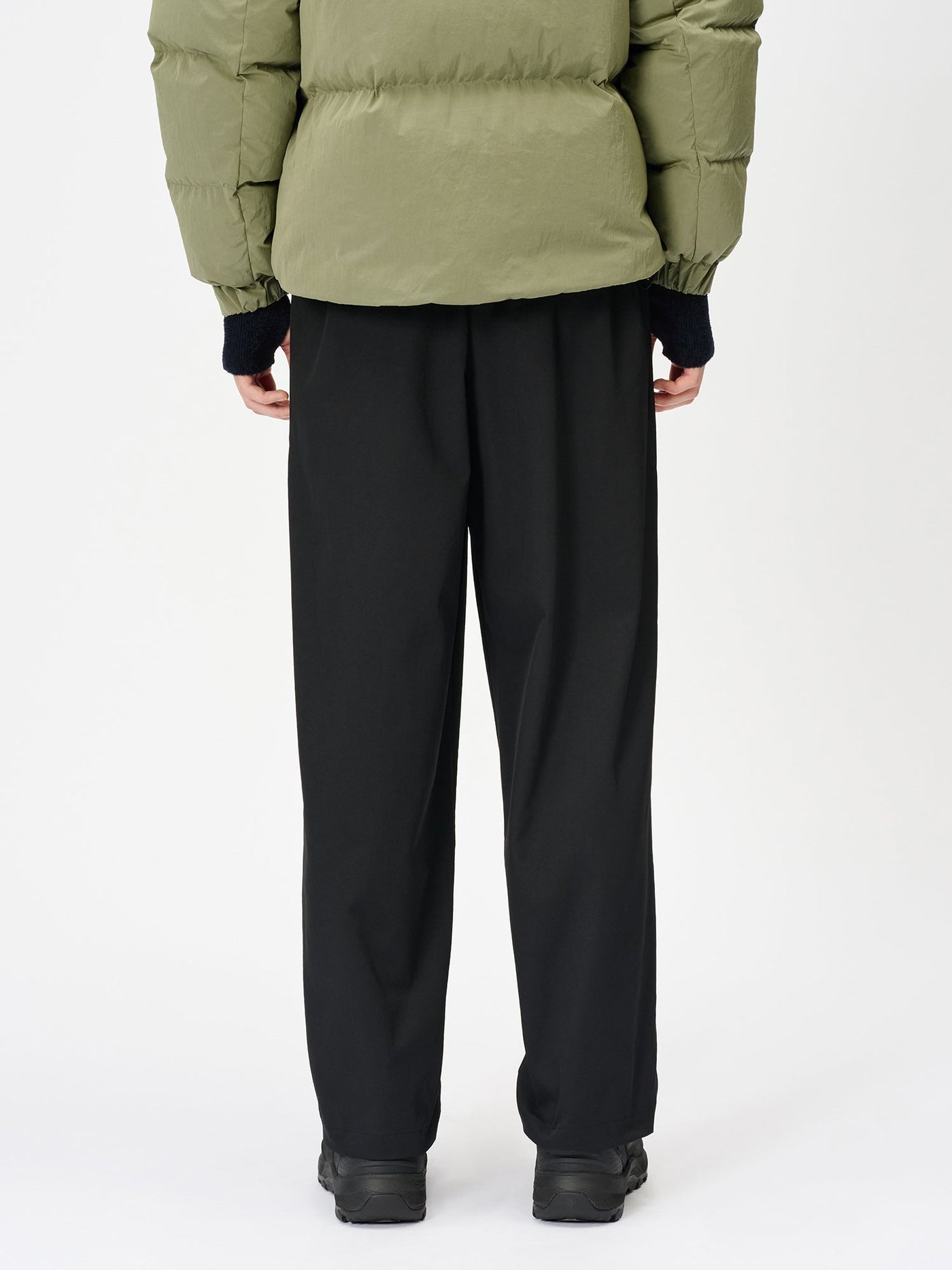 Model: Height 177cm / 5'8'' | Wearing: BLACK / 3