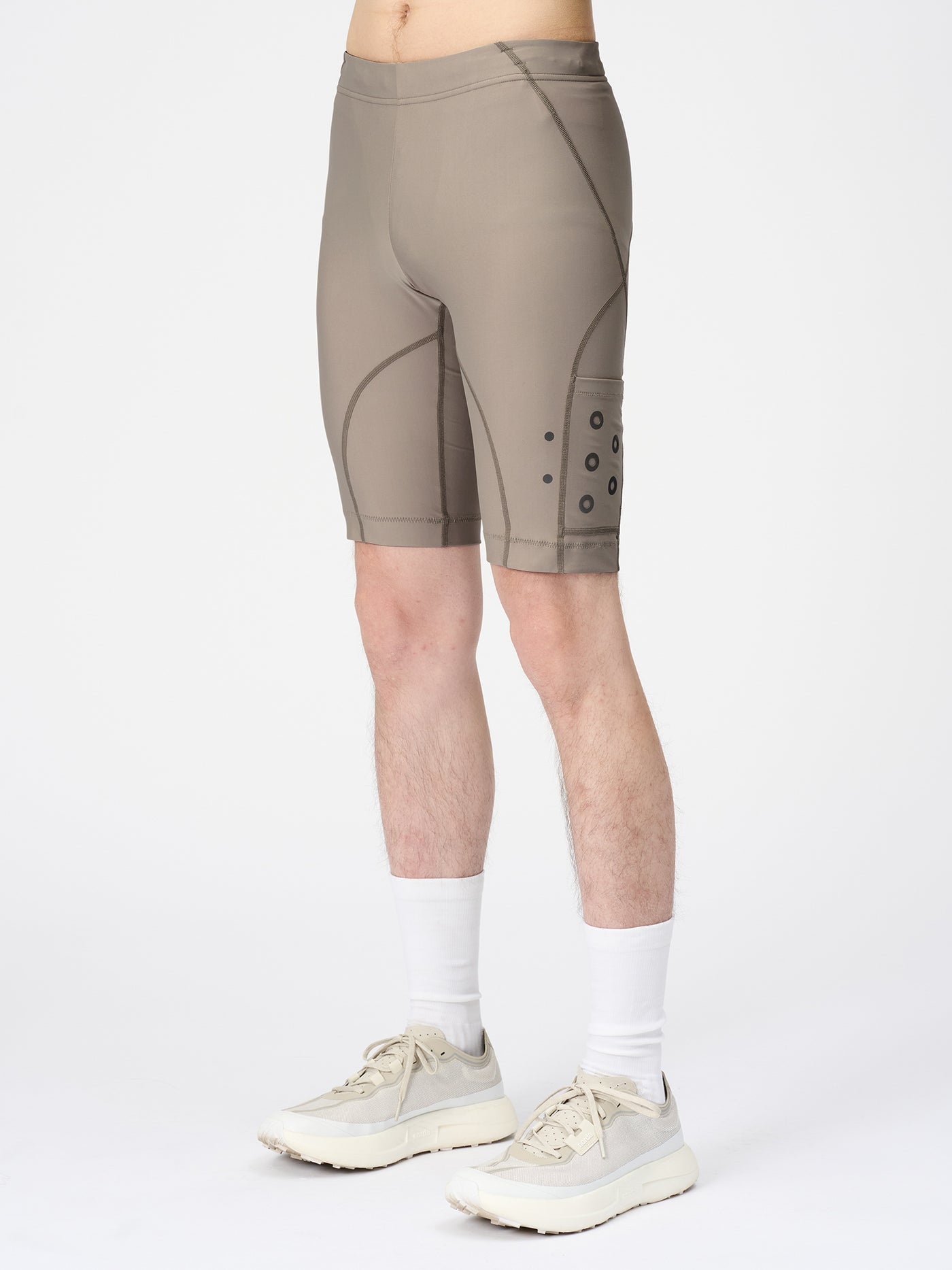 Model: Height 6'0" | Wearing:MOON ROCK / 3