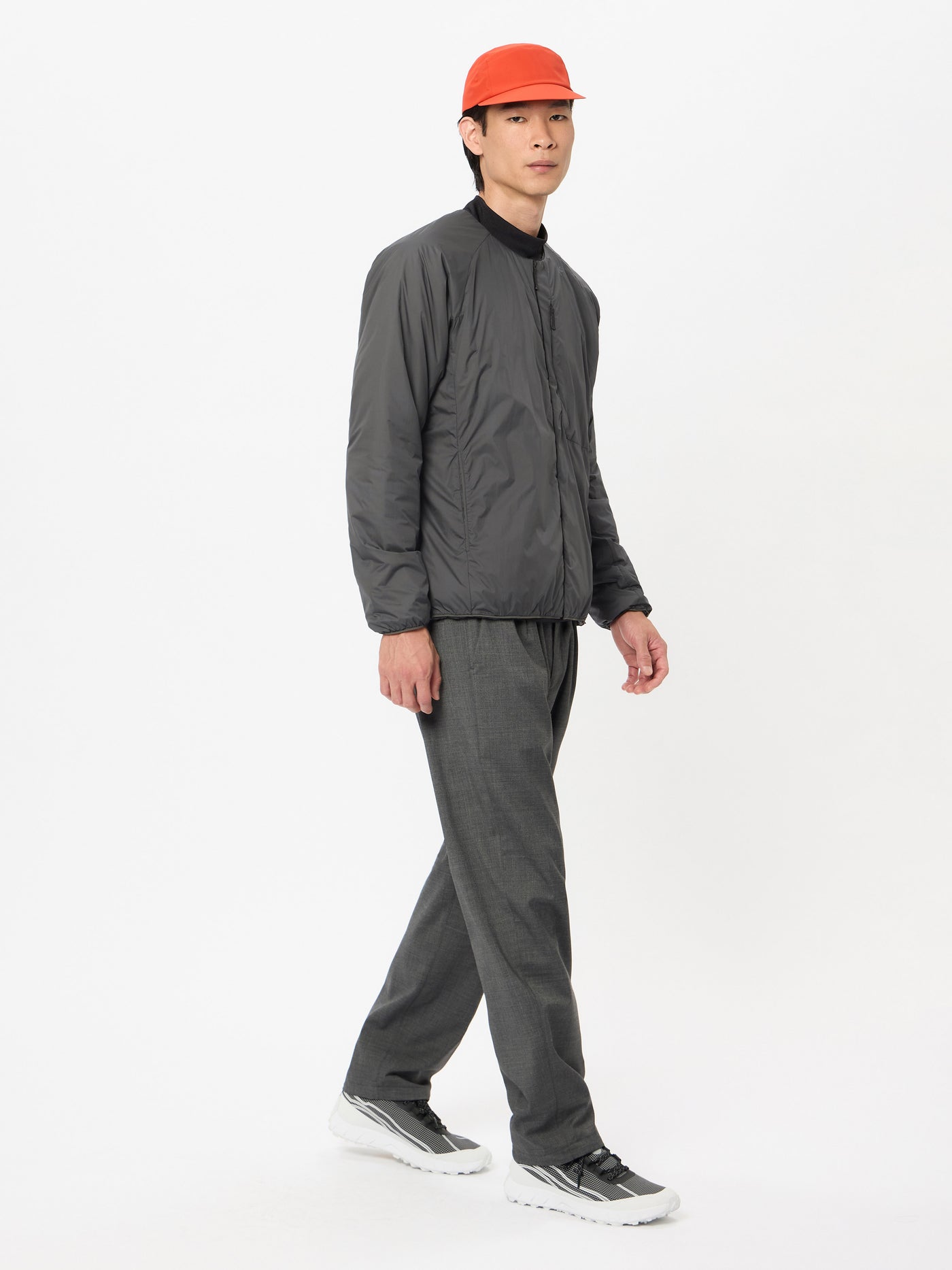 Model: Height 6'1" | Wearing: GRAPHITE GRAY / 3