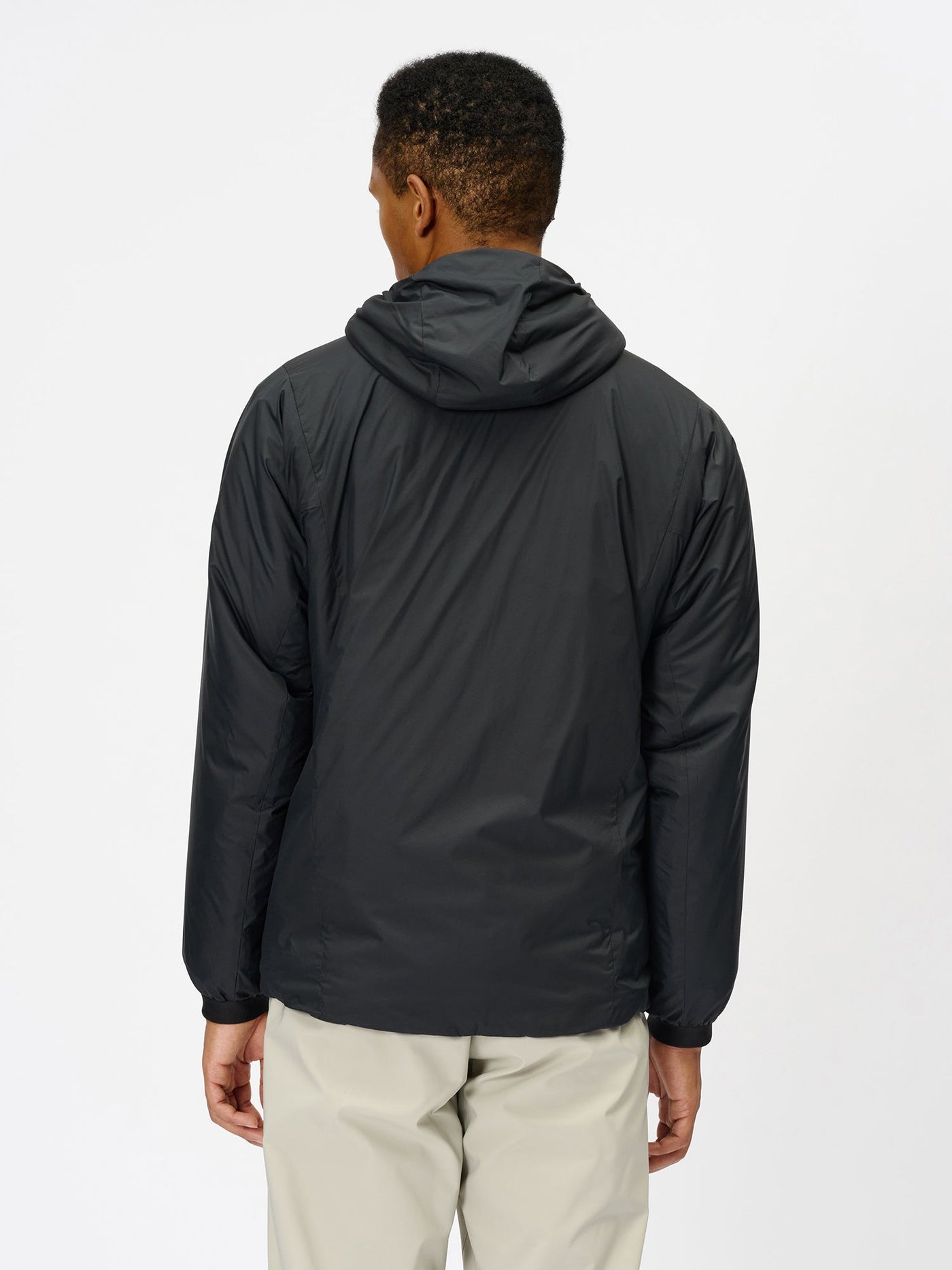 Model: Height 184cm / 6'0" | Wearing: WOLF GRAY / 3