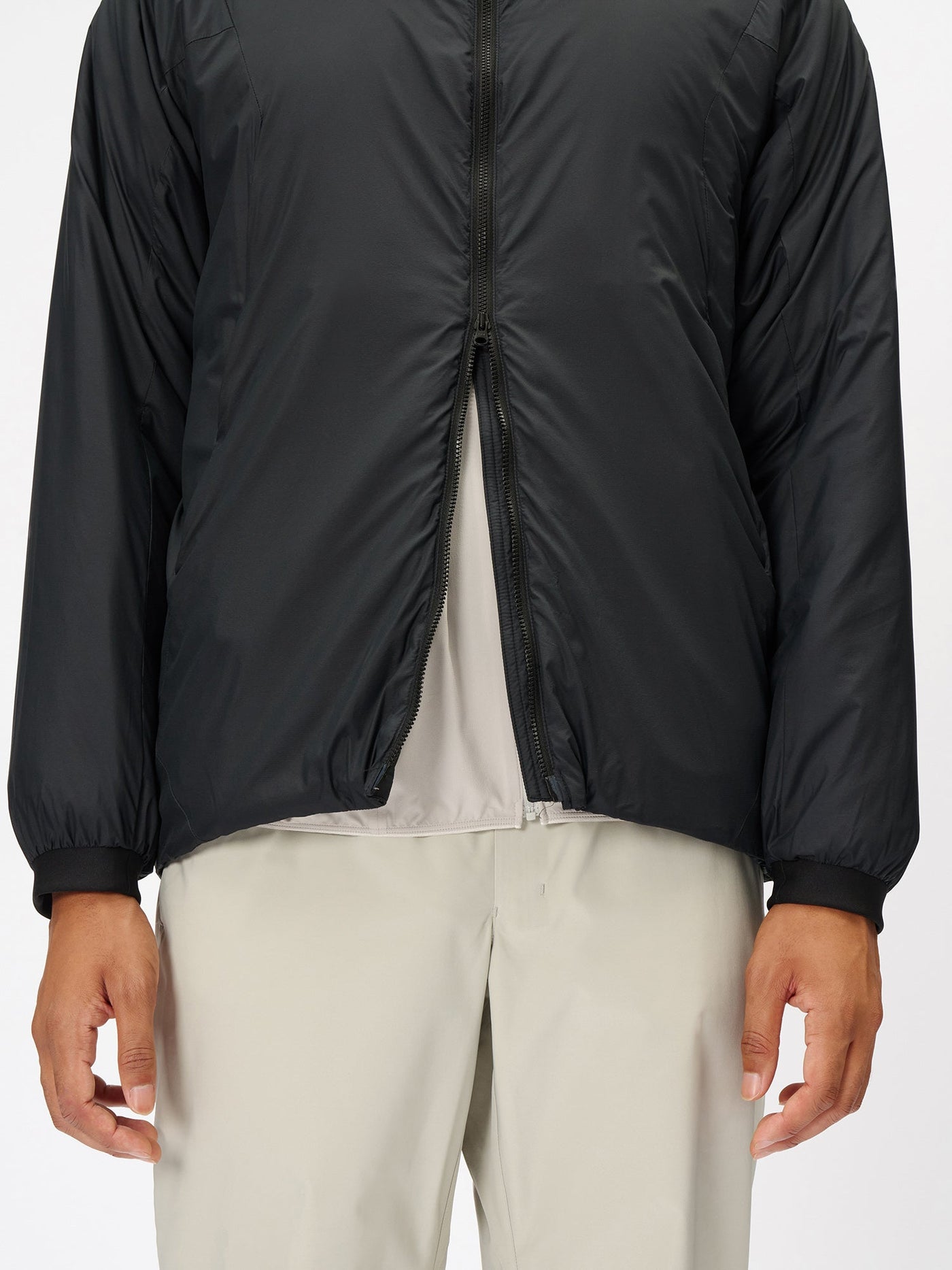 Model: Height 184cm / 6'0" | Wearing: WOLF GRAY / 3