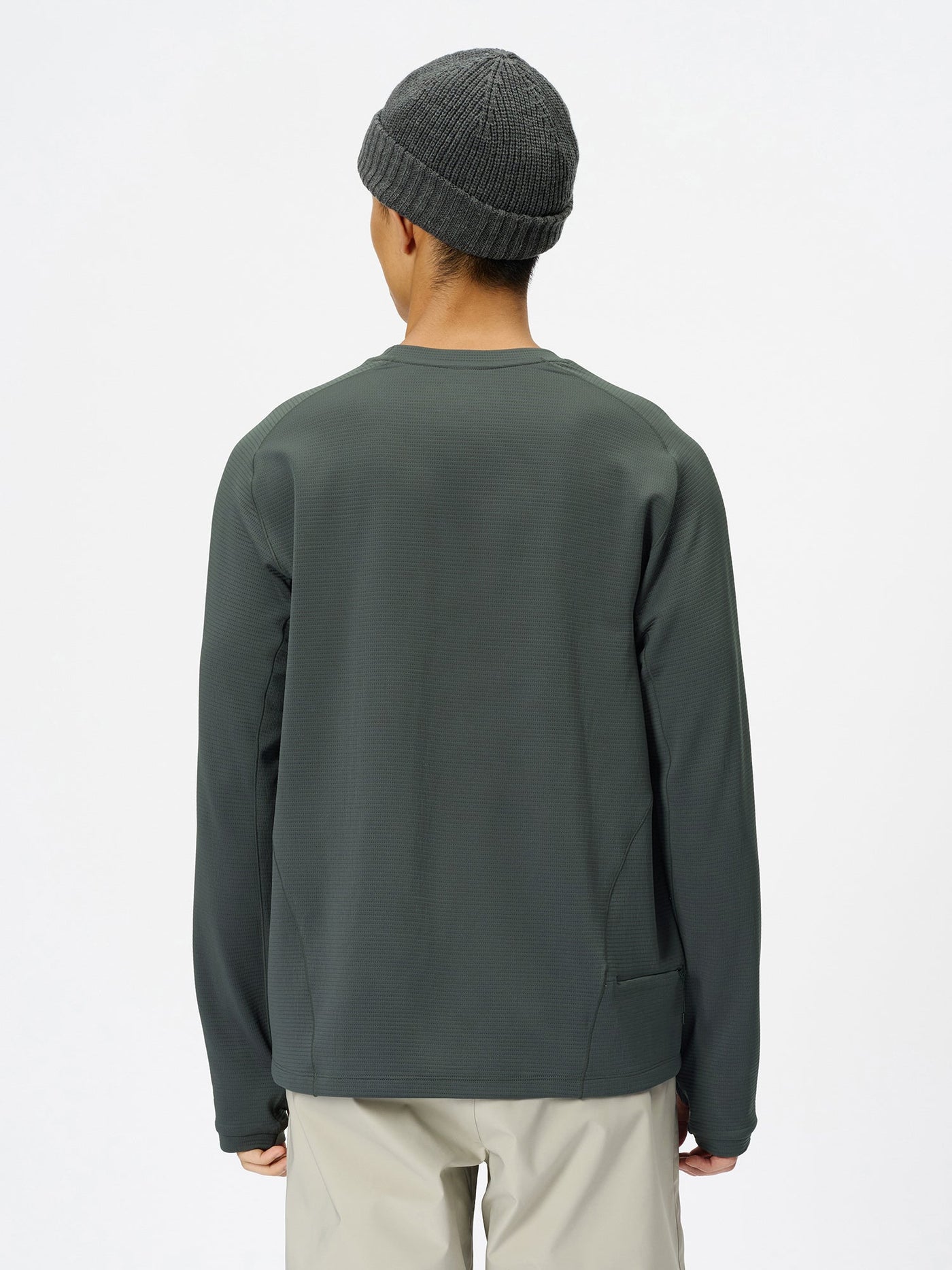 Model: Height 183cm / 6'0" | Wearing: CLOUD GRAY / 3