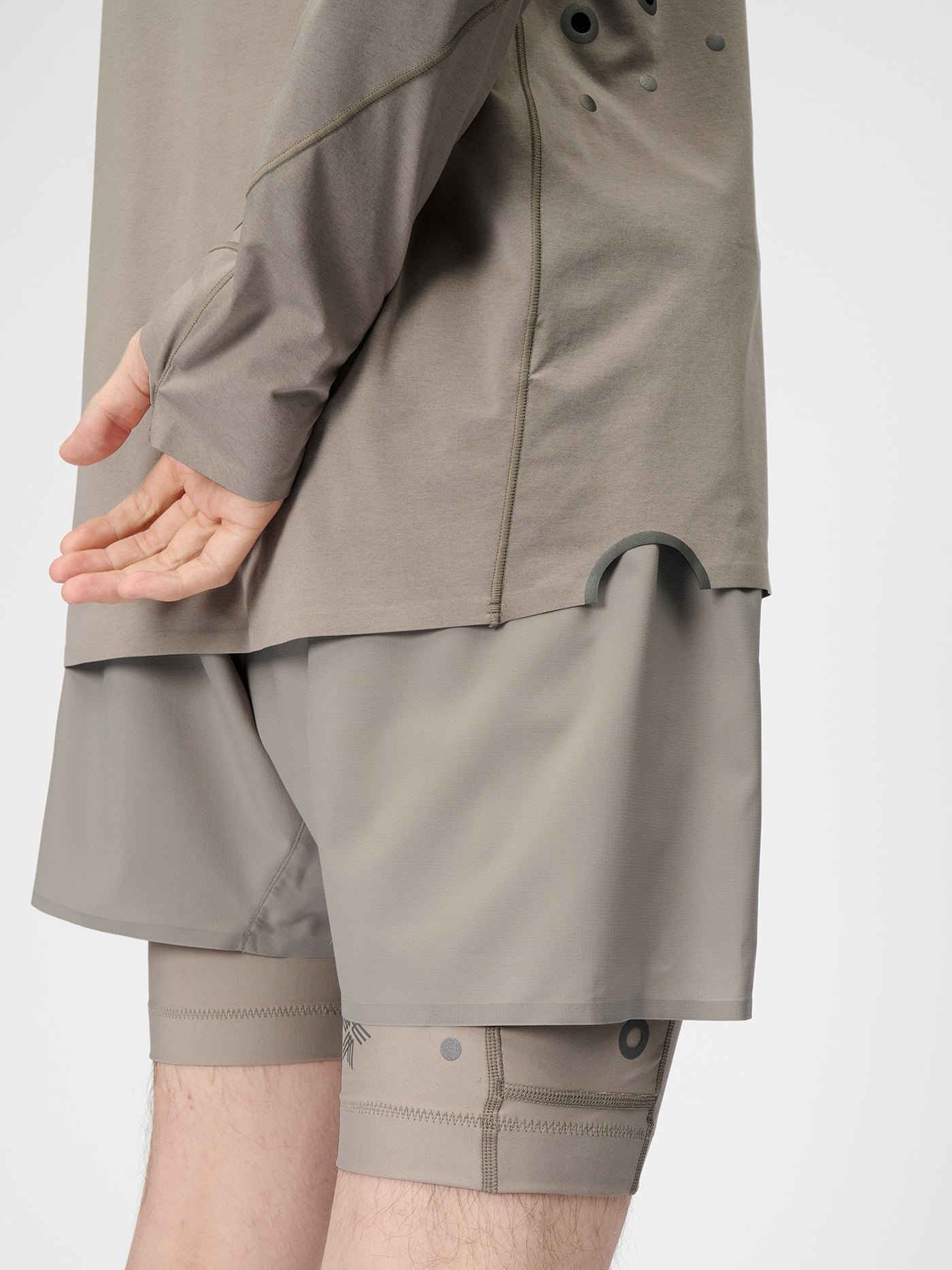 Model: Height 6'0" | Wearing: MOON ROCK / 3