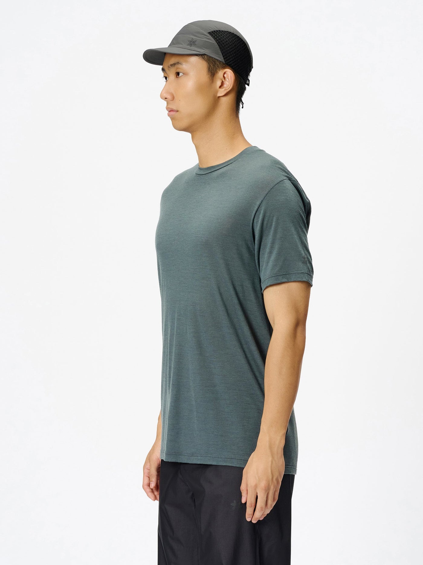 Model: Height 183cm / 6'0" | Wearing: DARK CHARCOAL / 3