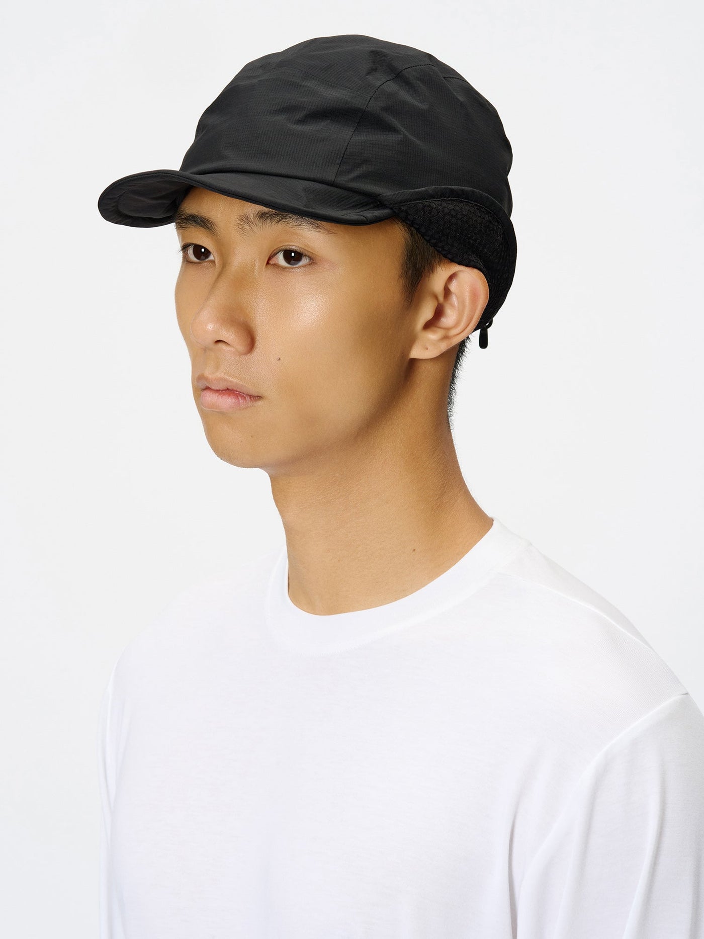 Model: Height 183cm / 6'0" | Wearing: BLACK / F