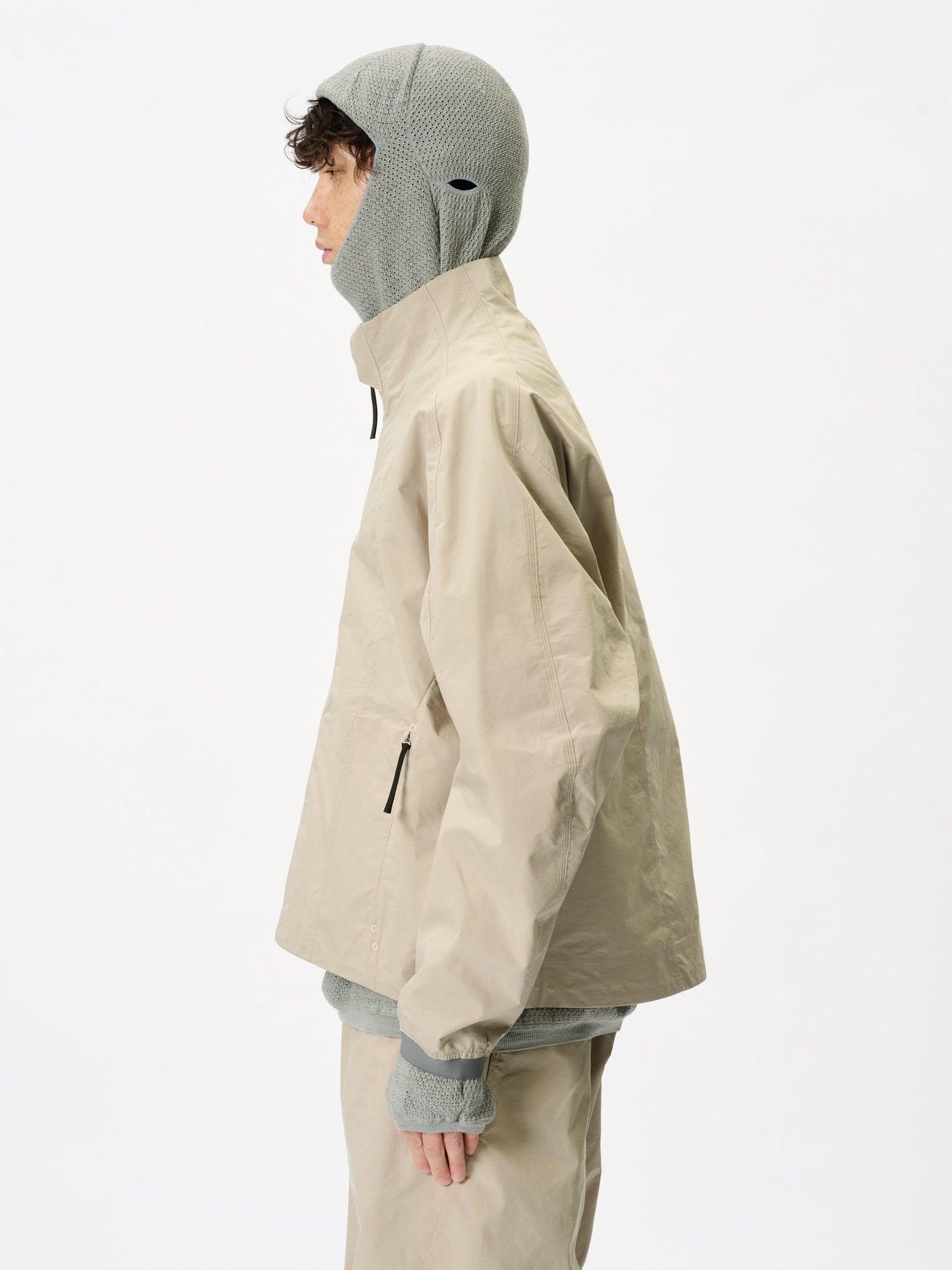 Model: Height 183cm / 6'0" | Wearing: GRAYISH BEIGE / 4