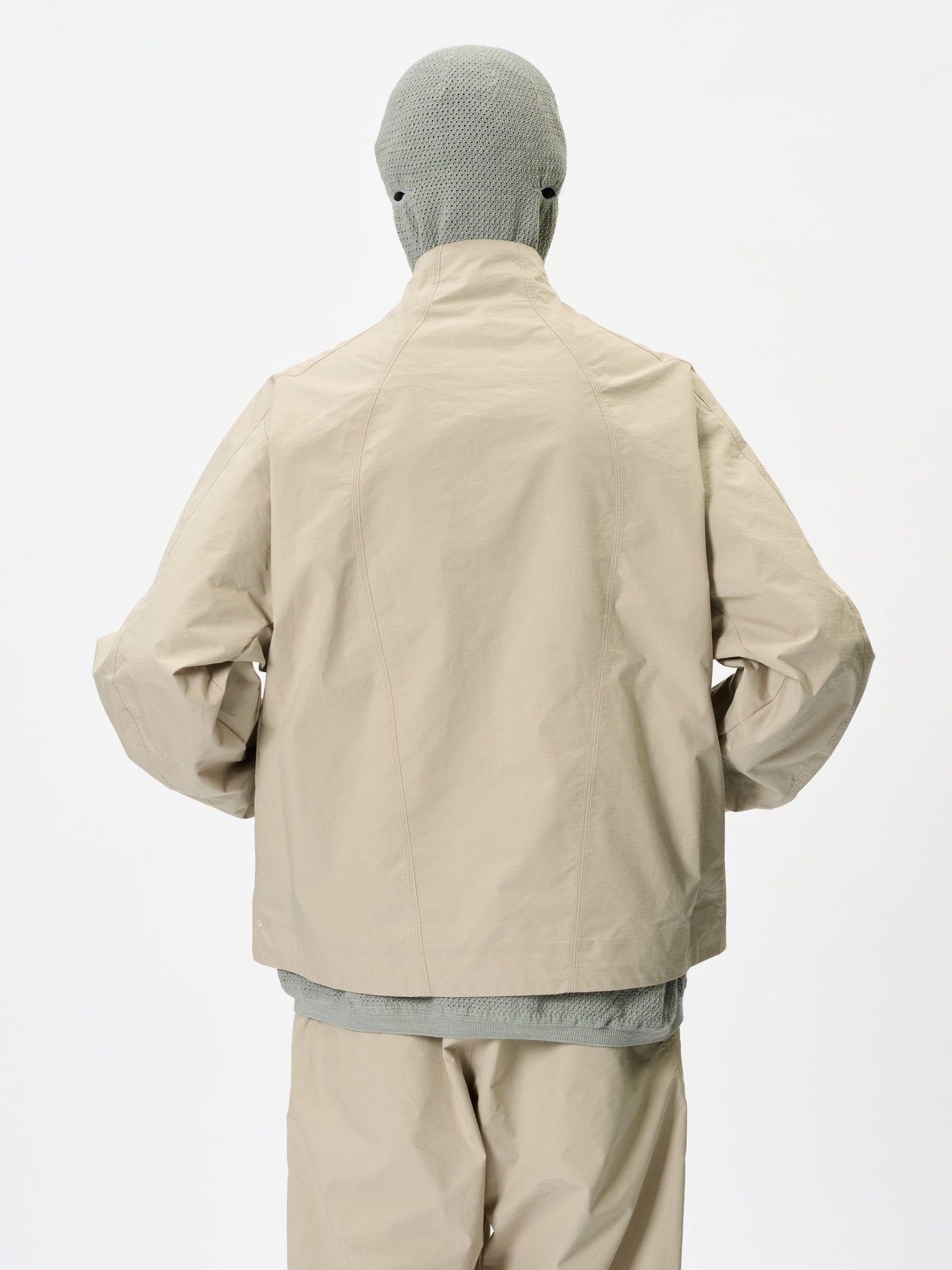Model: Height 183cm / 6'0" | Wearing: GRAYISH BEIGE / 4