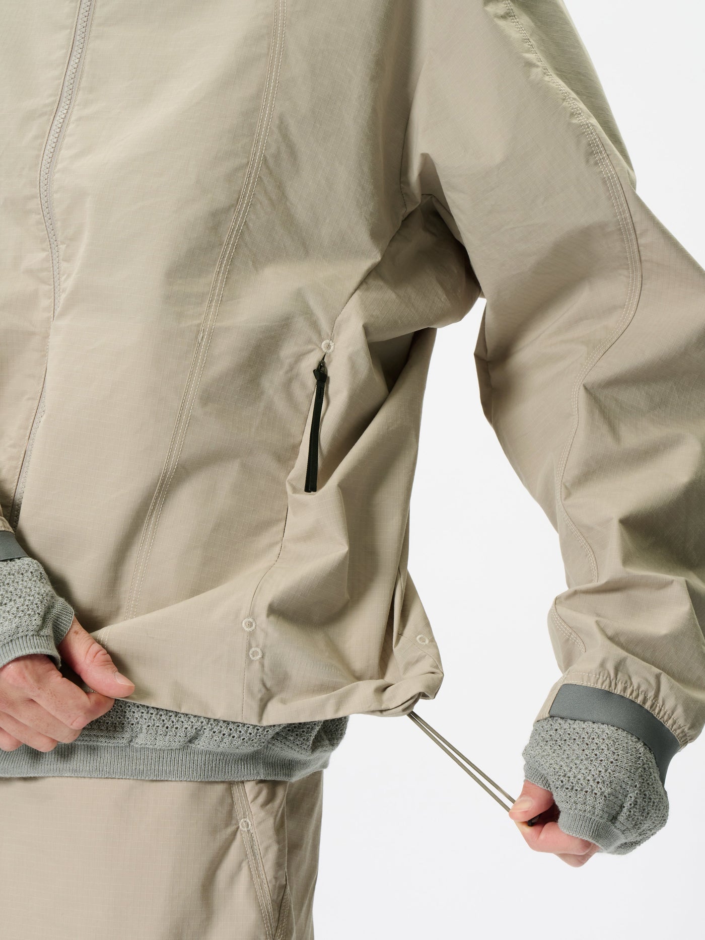 Model: Height 183cm / 6'0" | Wearing: GRAYISH BEIGE / 4