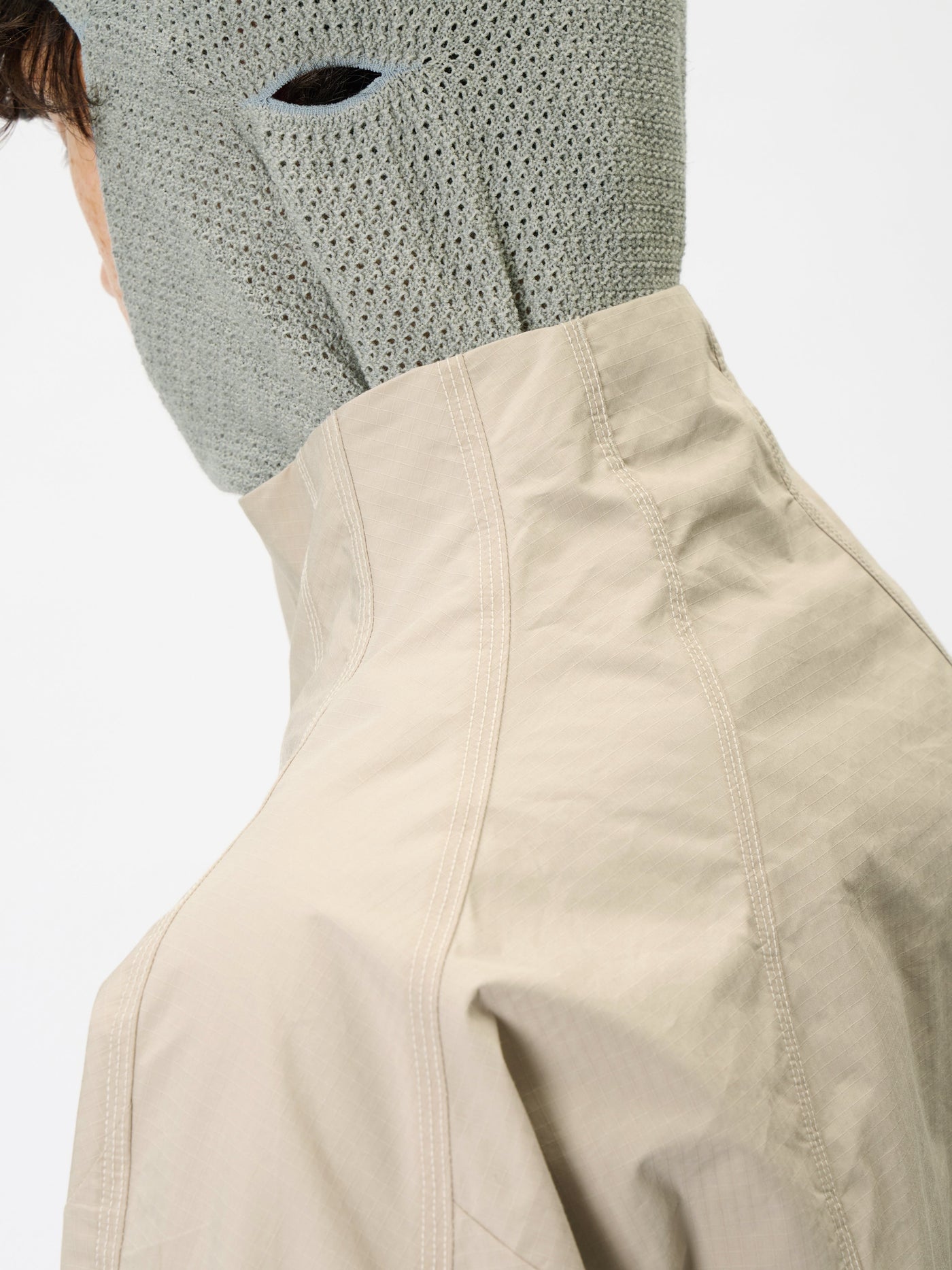 Model: Height 183cm / 6'0" | Wearing: GRAYISH BEIGE / 4