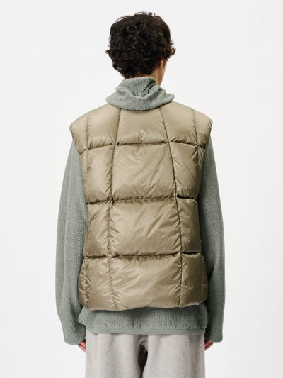 Model: Height 183cm / 6'0" | Wearing: DUNE / 4