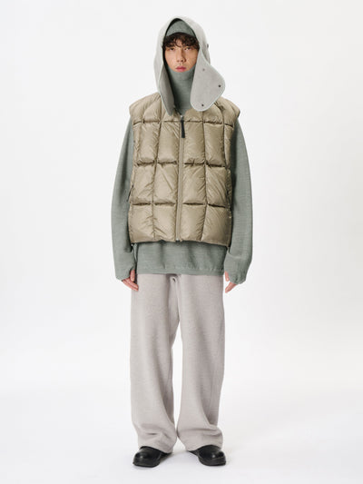 Model: Height 183cm / 6'0" | Wearing: ASH GRAY / 4
