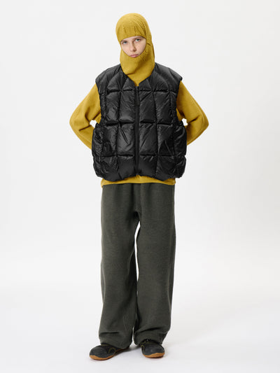 Model: Height 172cm / 5'6" | Wearing: DARK LAVA / 2