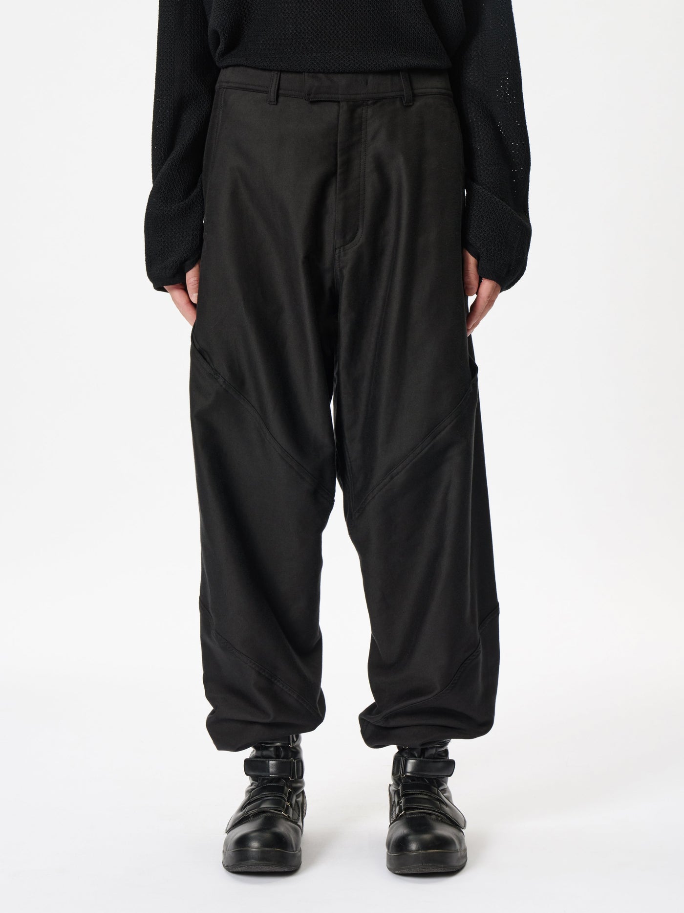 Model: Height 183cm / 6'0" | Wearing: BIOTITE / 4