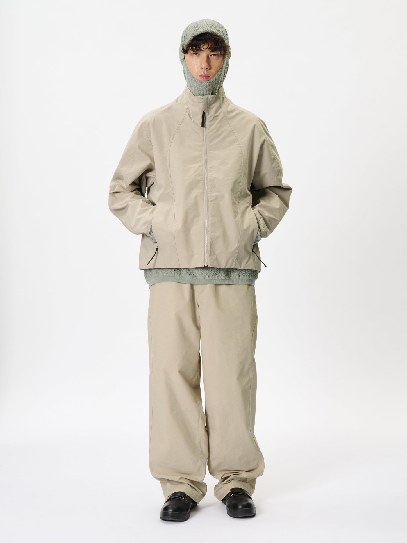 Model: Height 183cm / 6'0" | Wearing: GRAYISH BEIGE / 4