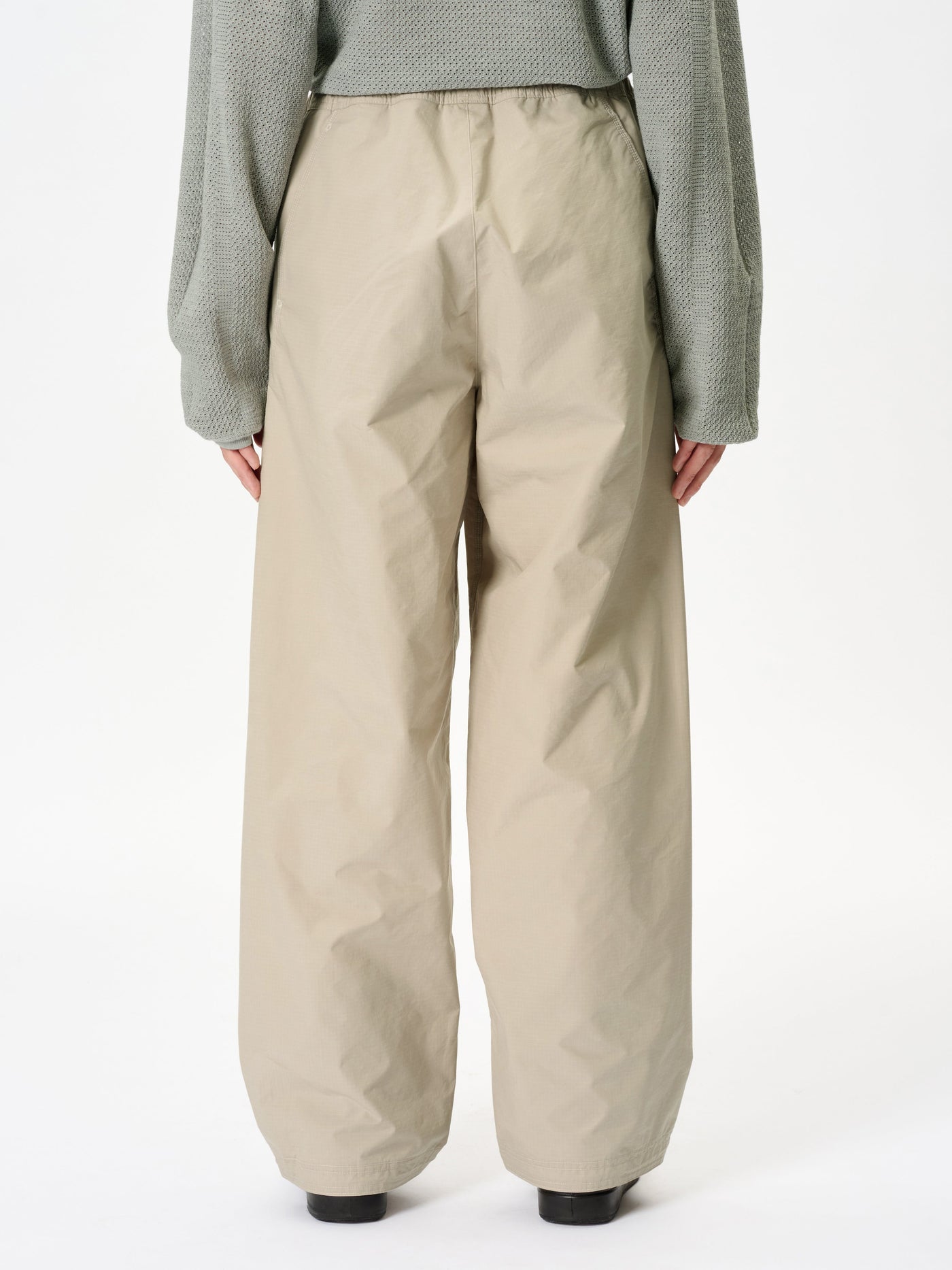Model: Height 183cm / 6'0" | Wearing: GRAYISH BEIGE / 4