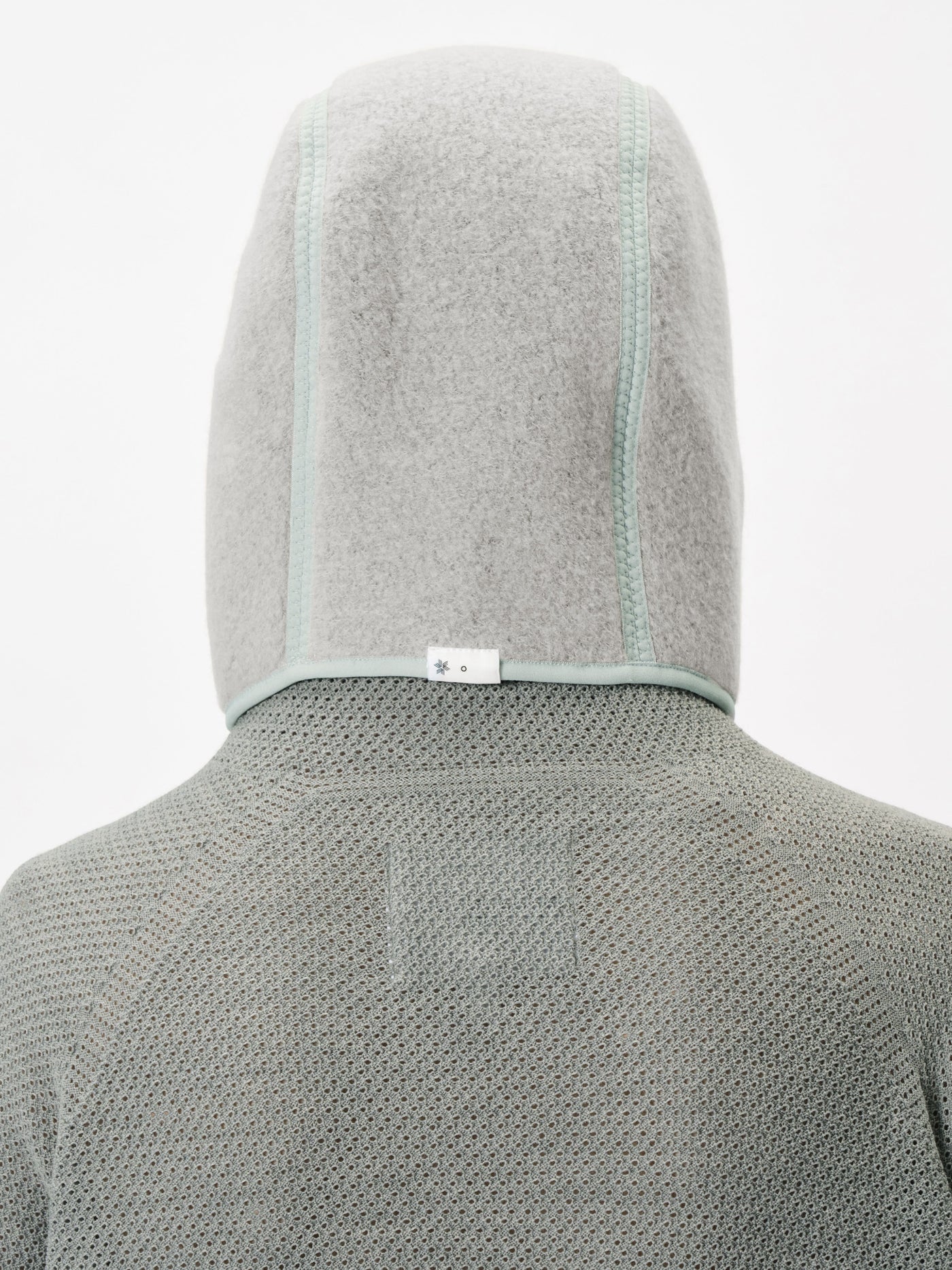 Model: Height 183cm / 6'0" | Wearing:ASH GRAY / F