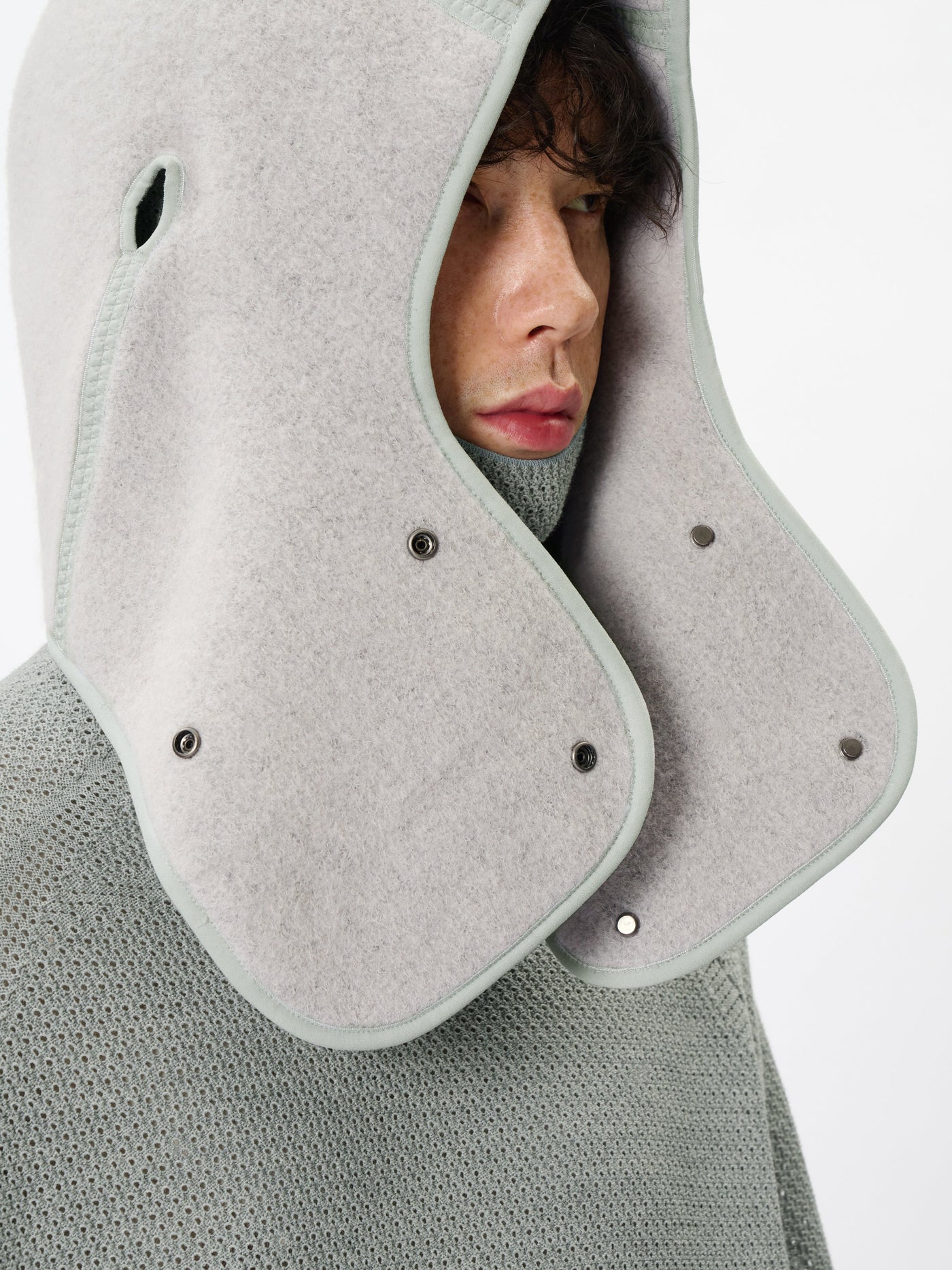 Model: Height 183cm / 6'0" | Wearing:ASH GRAY / F