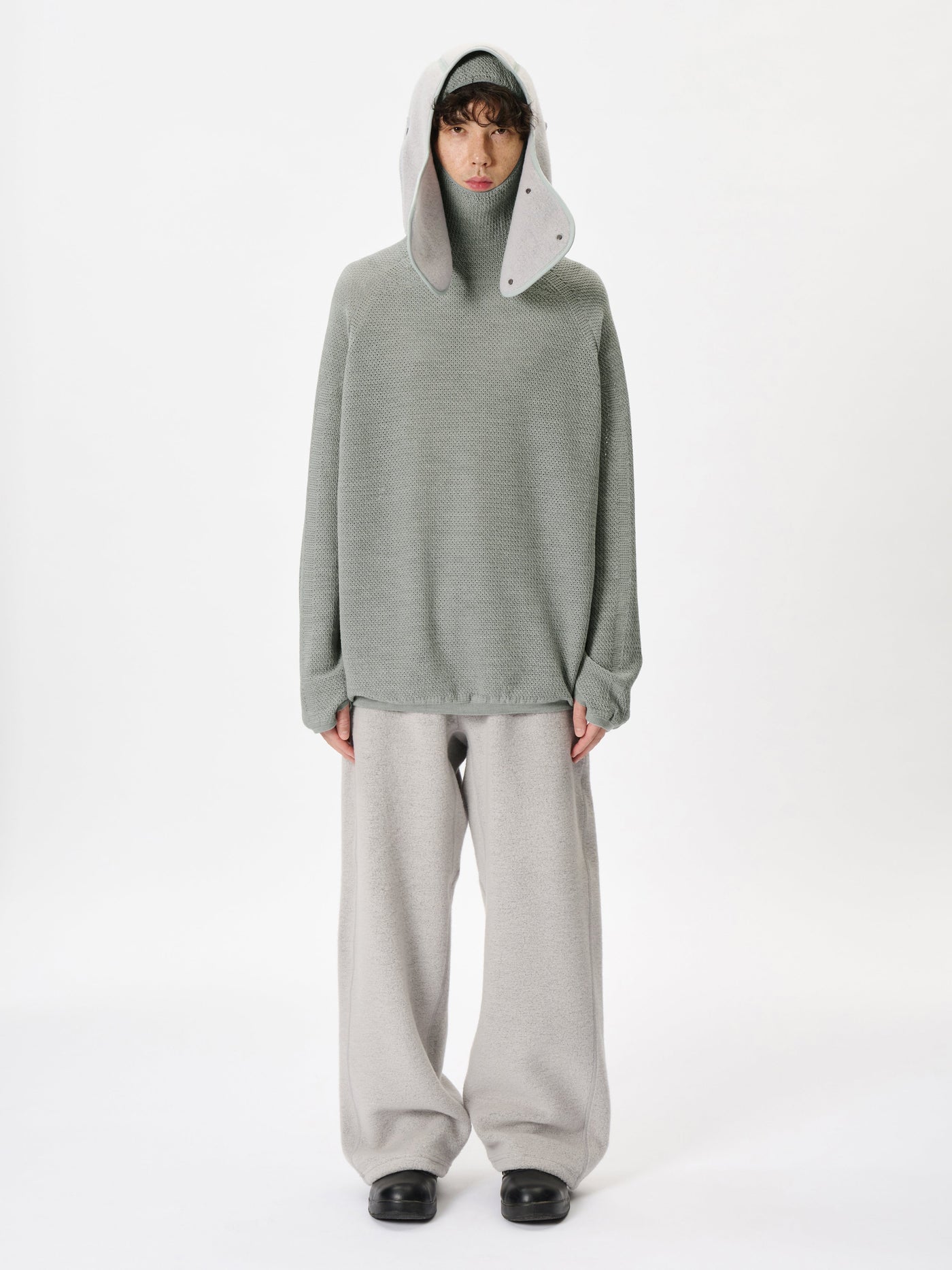 Model: Height 183cm / 6'0" | Wearing:ASH GRAY / F